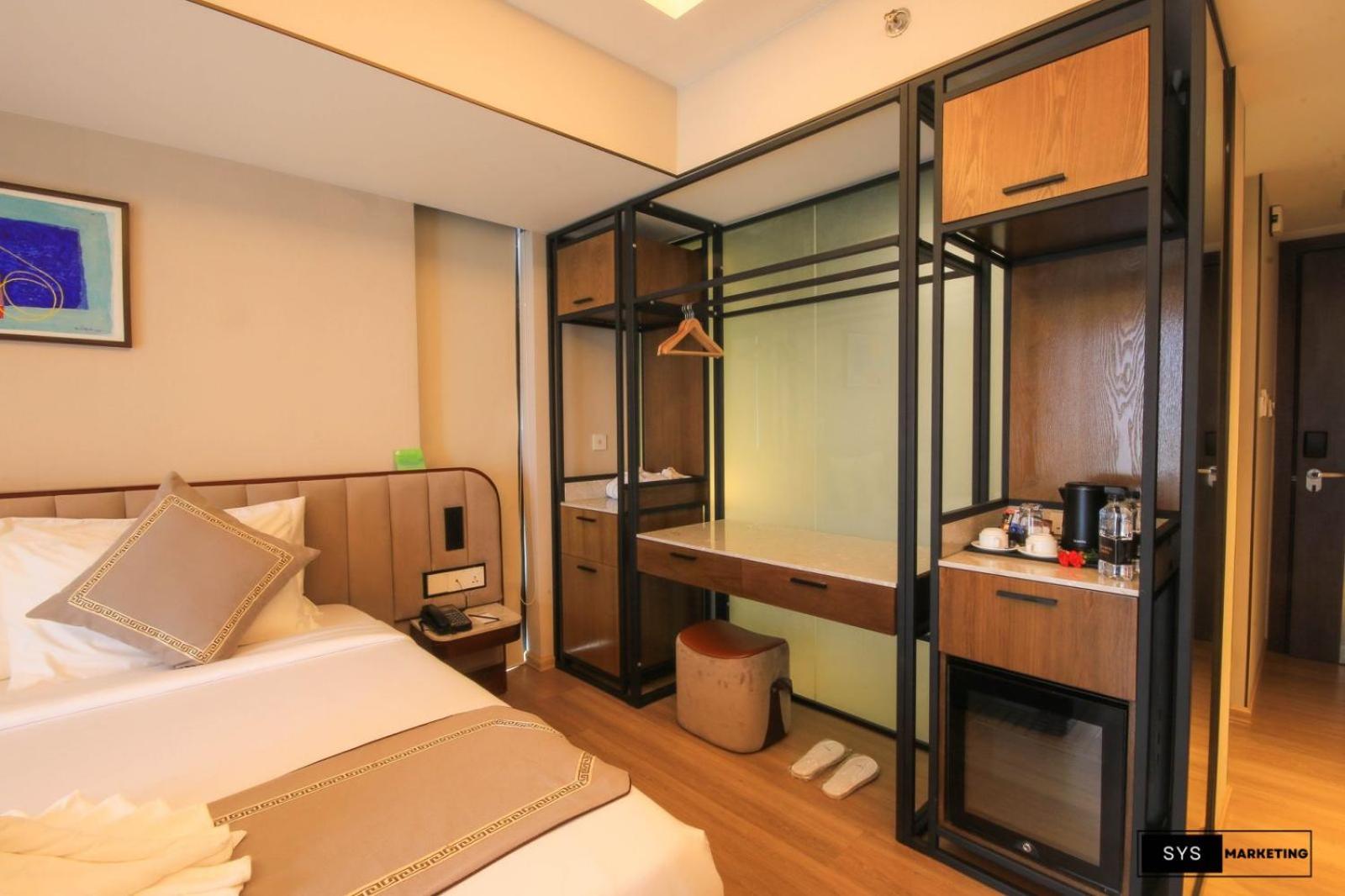 Deluxe Double or Twin Room with Balcony