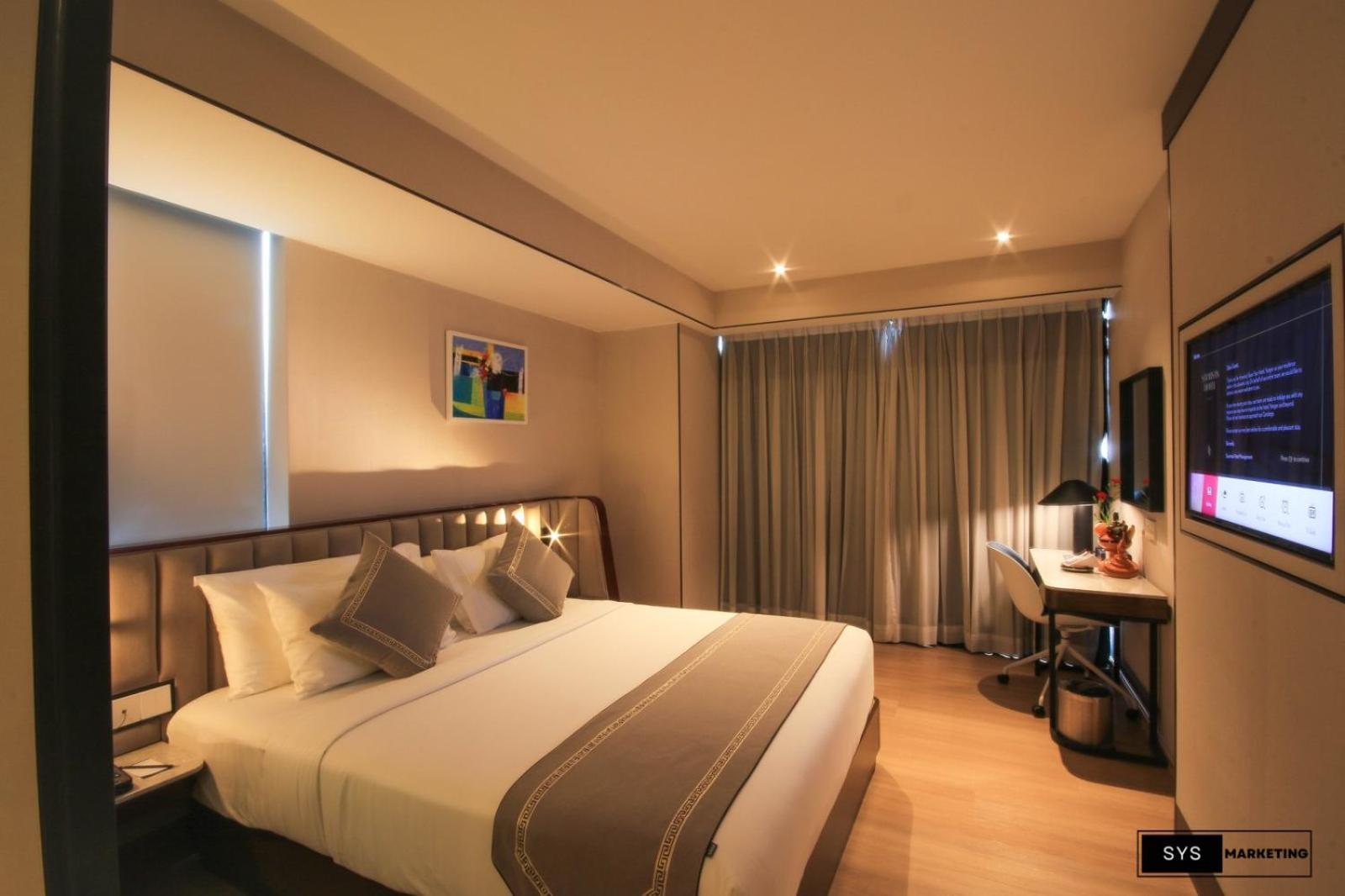 Deluxe King Room - Photo 4