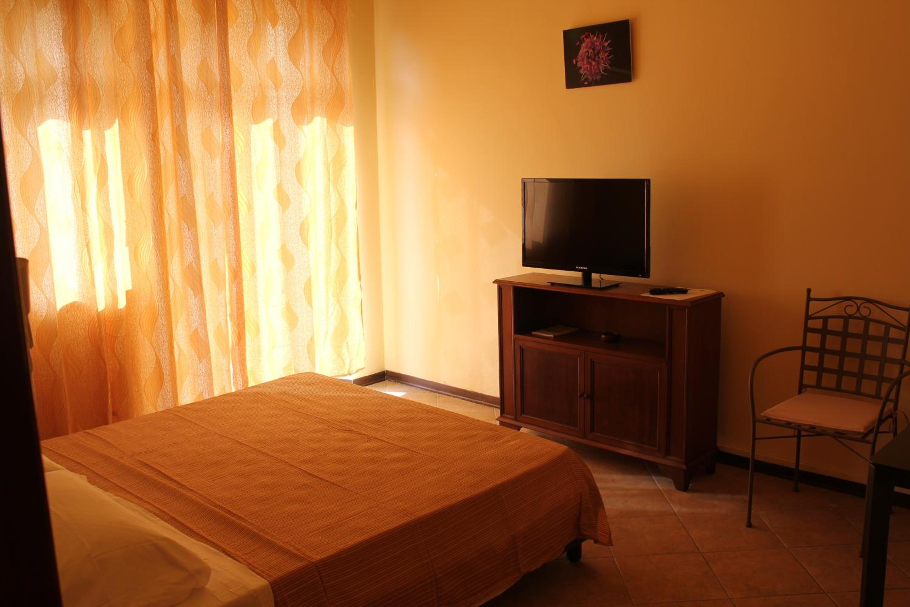 Double Room With Balcony And Garden View photo 1