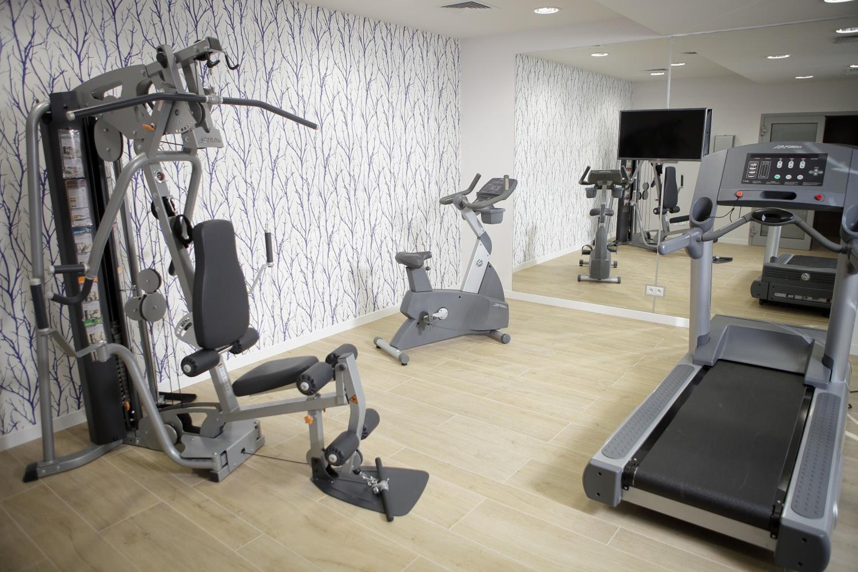 Business Double or Twin Room with Gym Access - Photo 6