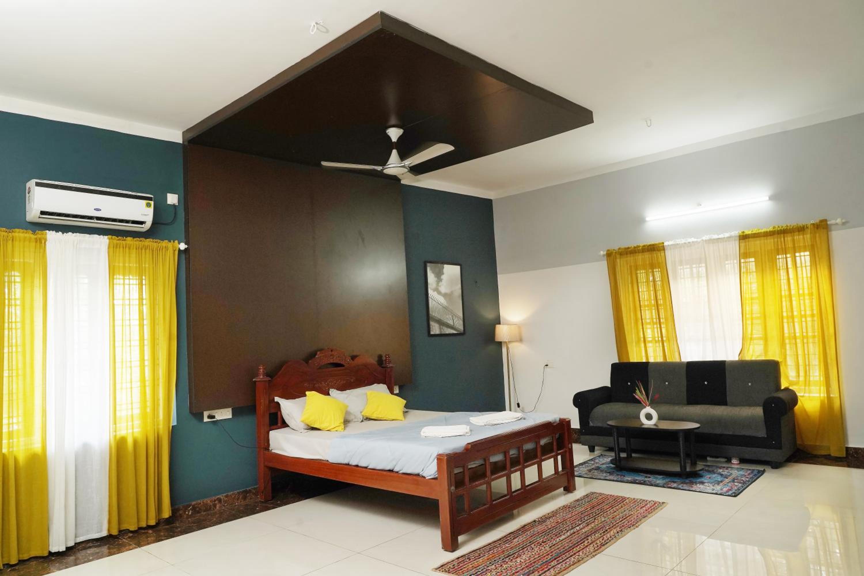 Deluxe King Room photo 2