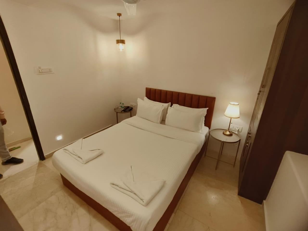 Deluxe Double Room - Photo 9
