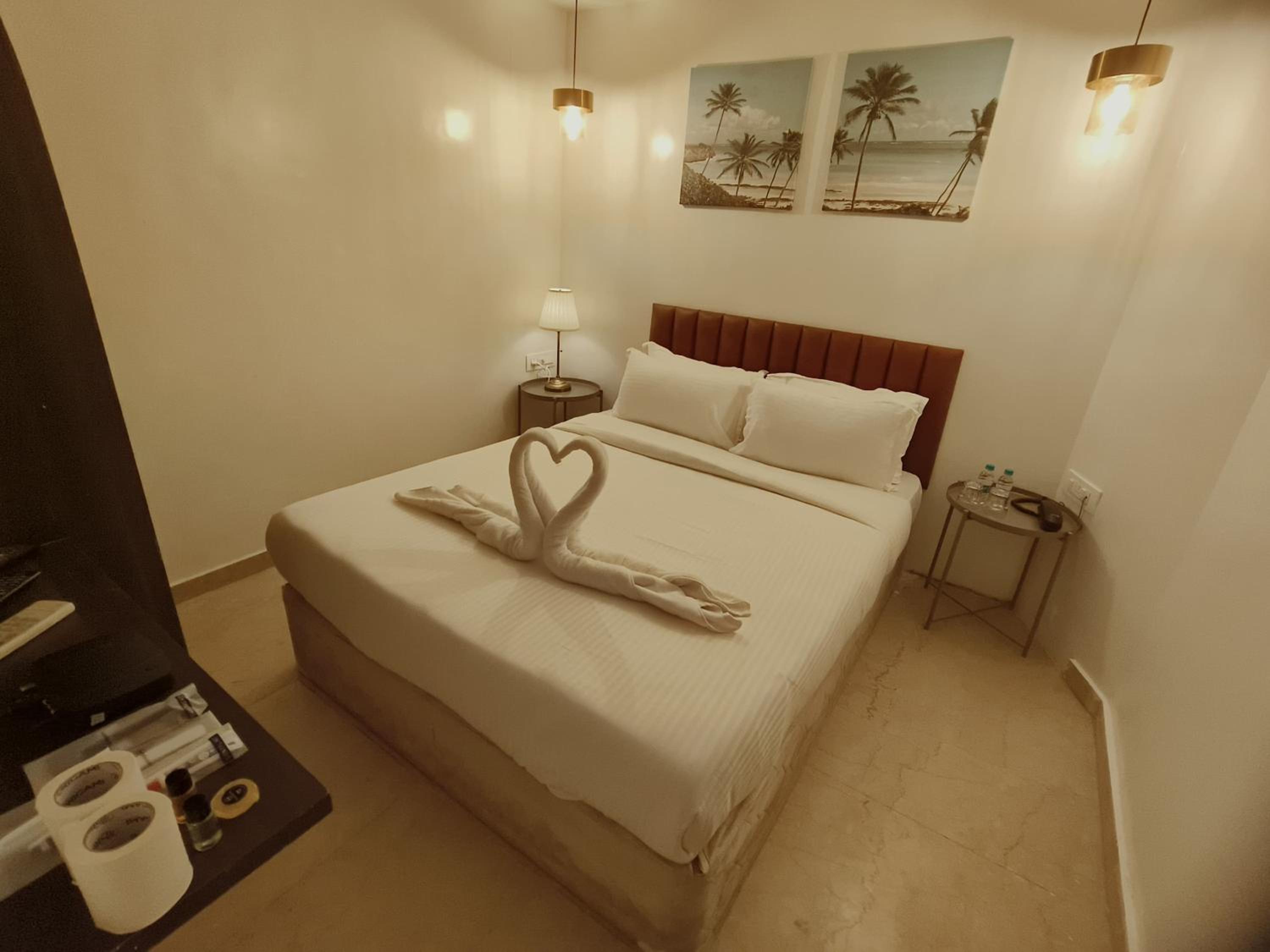 Deluxe Double Room - Photo 11