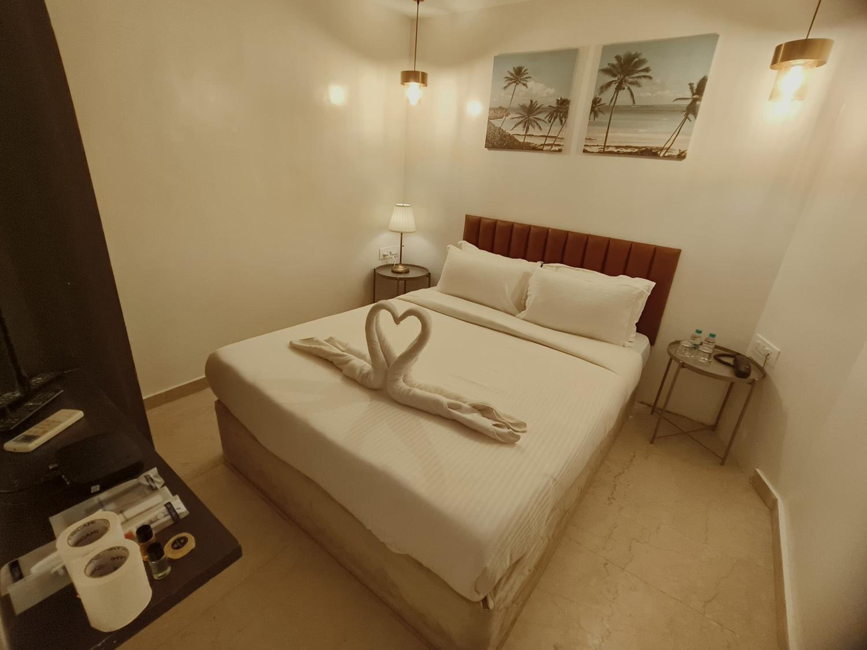 Deluxe Double Room - Photo 12