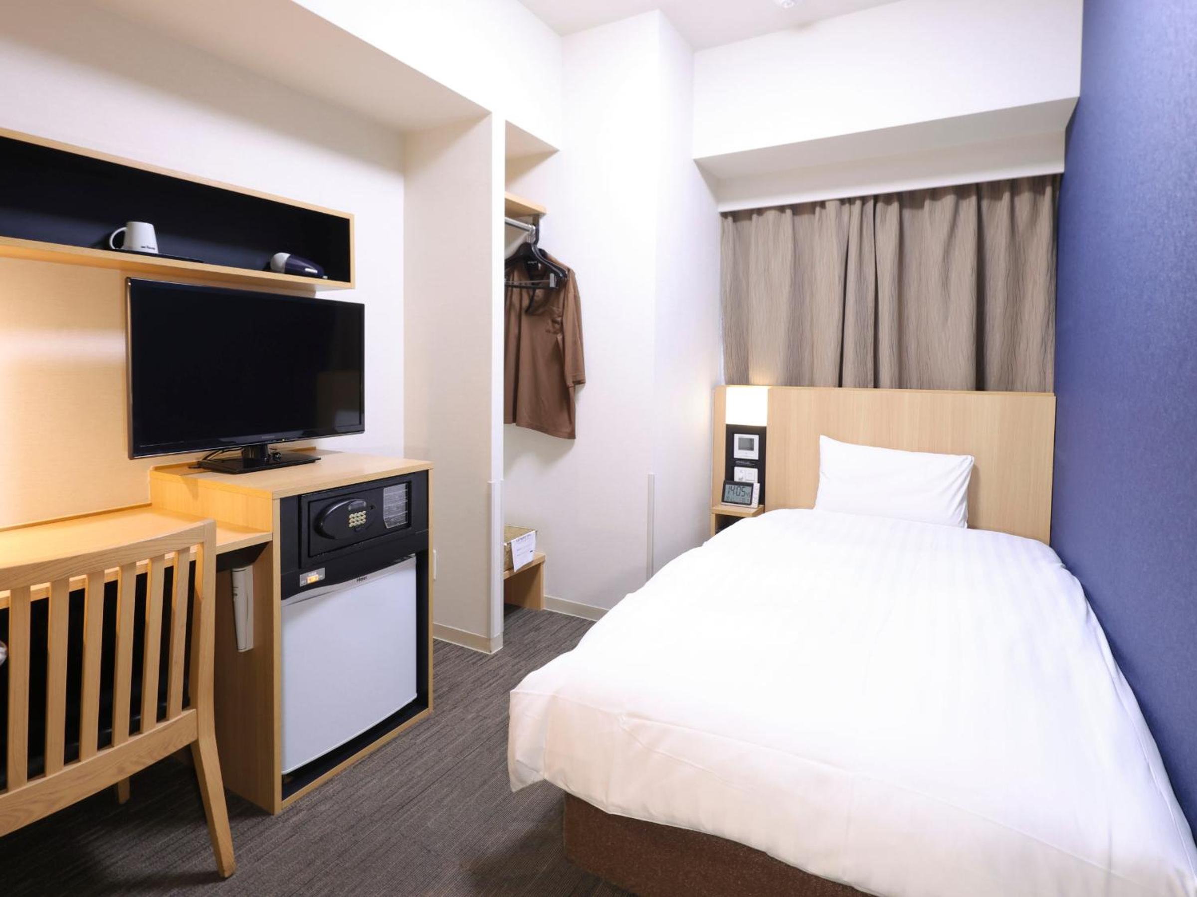 Single Room - Non-Smoking - Breakfast Included