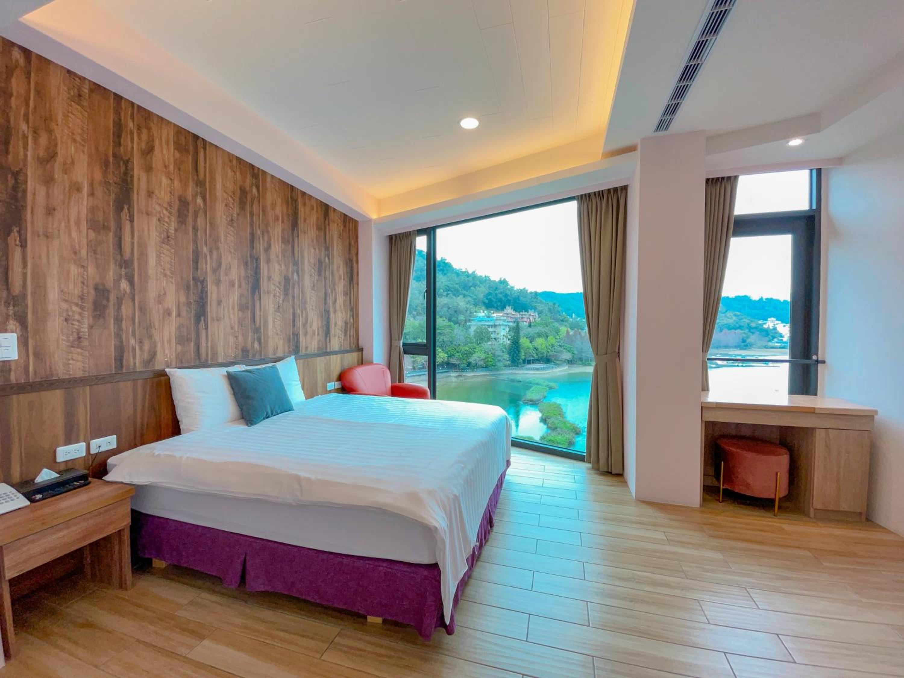 Double Room with Lake View