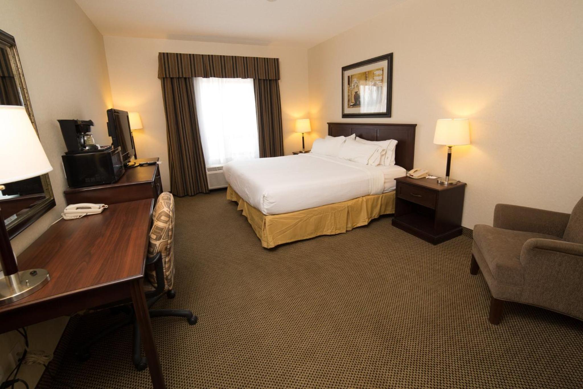 Standard King Room - Photo 2