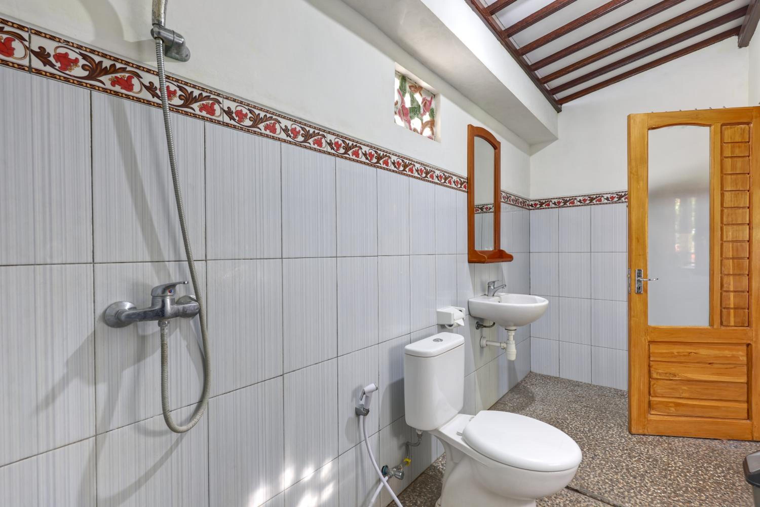 Deluxe Double Room - Photo 11