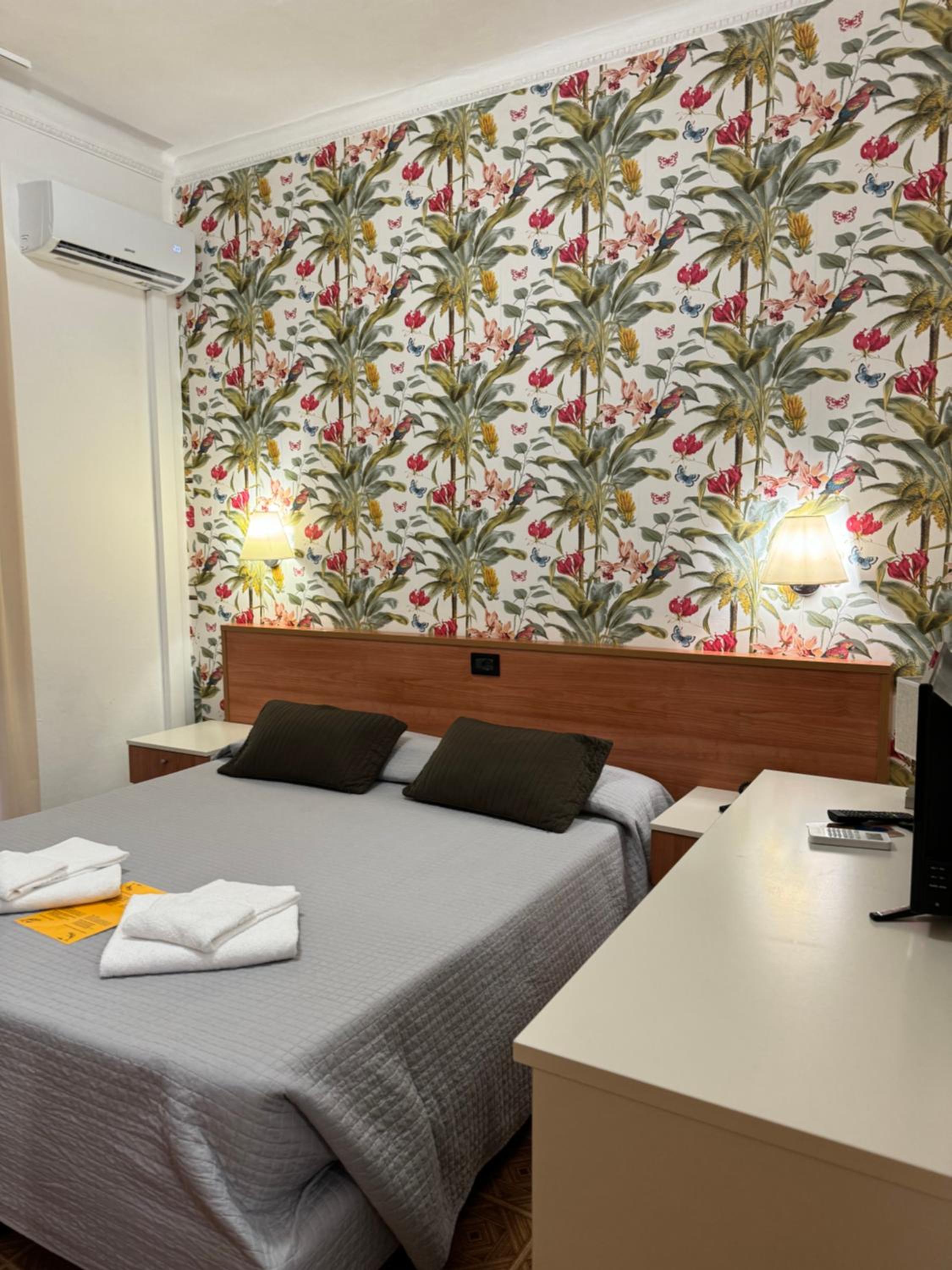 Double or Twin Room - Photo 3