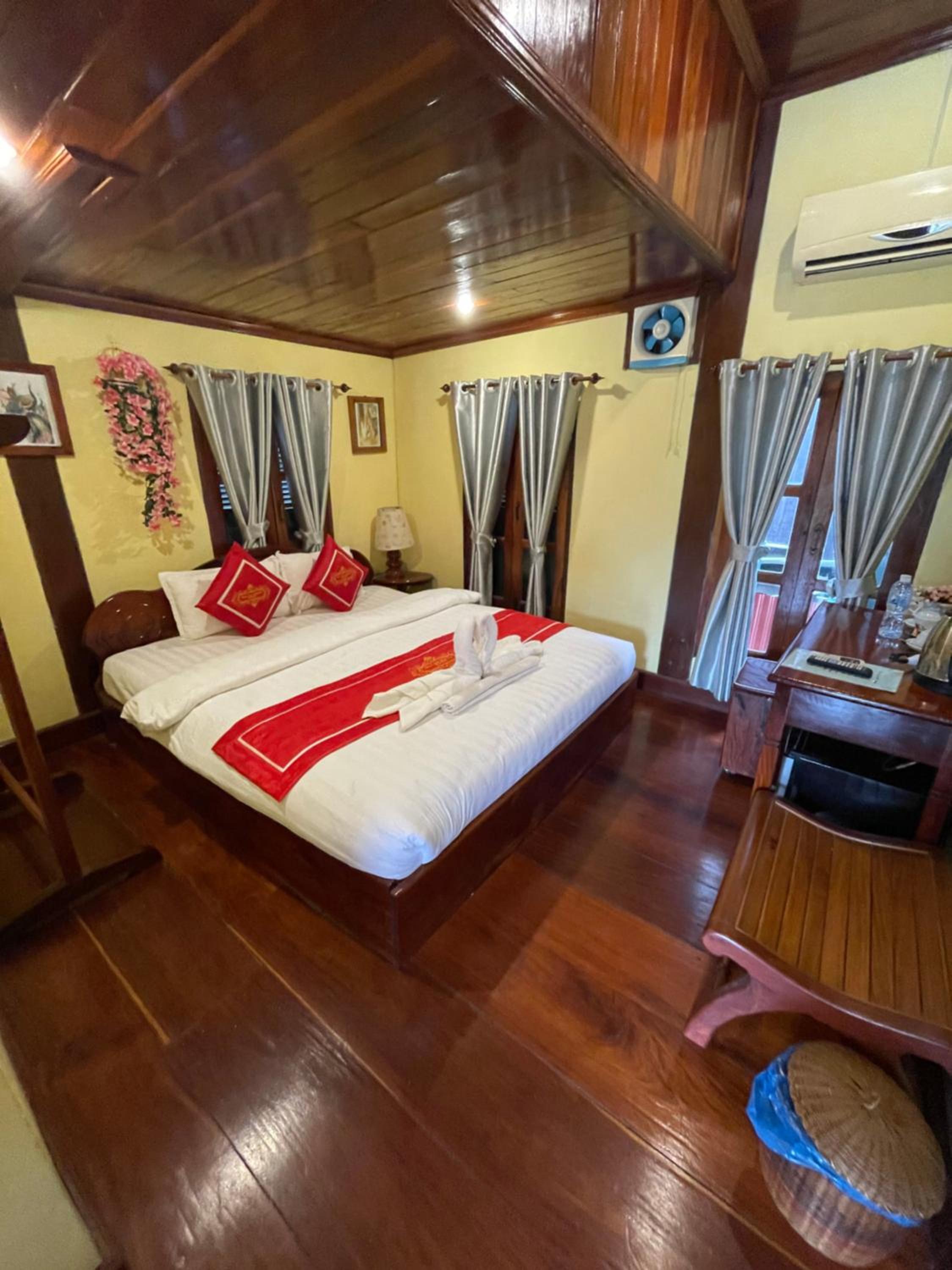 Deluxe Double Room with Balcony photo 3