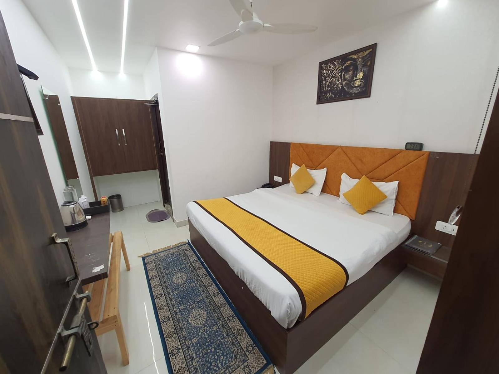 Cozy Double Room (First Floor) - Photo 9