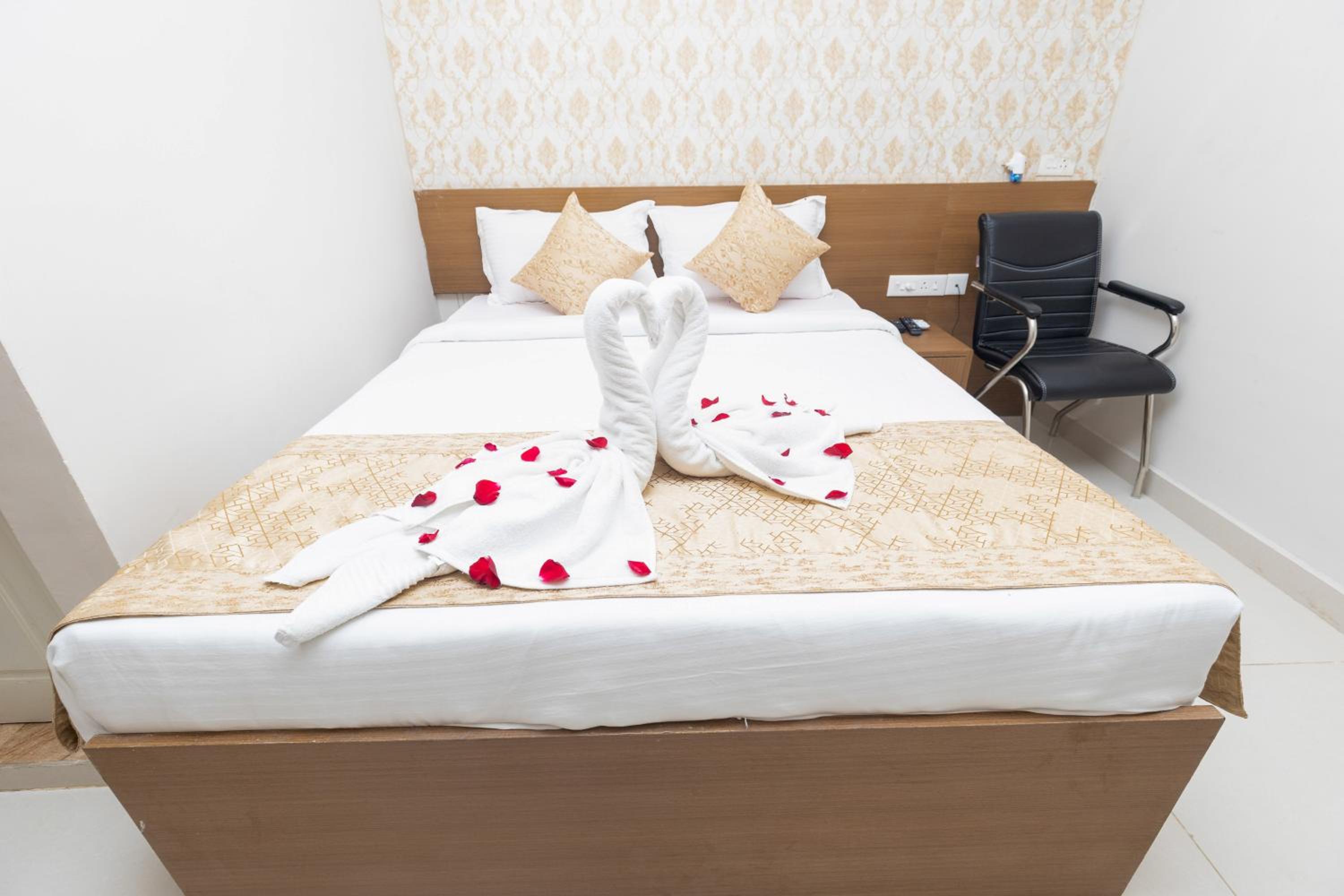 Deluxe Queen Room - Photo 2