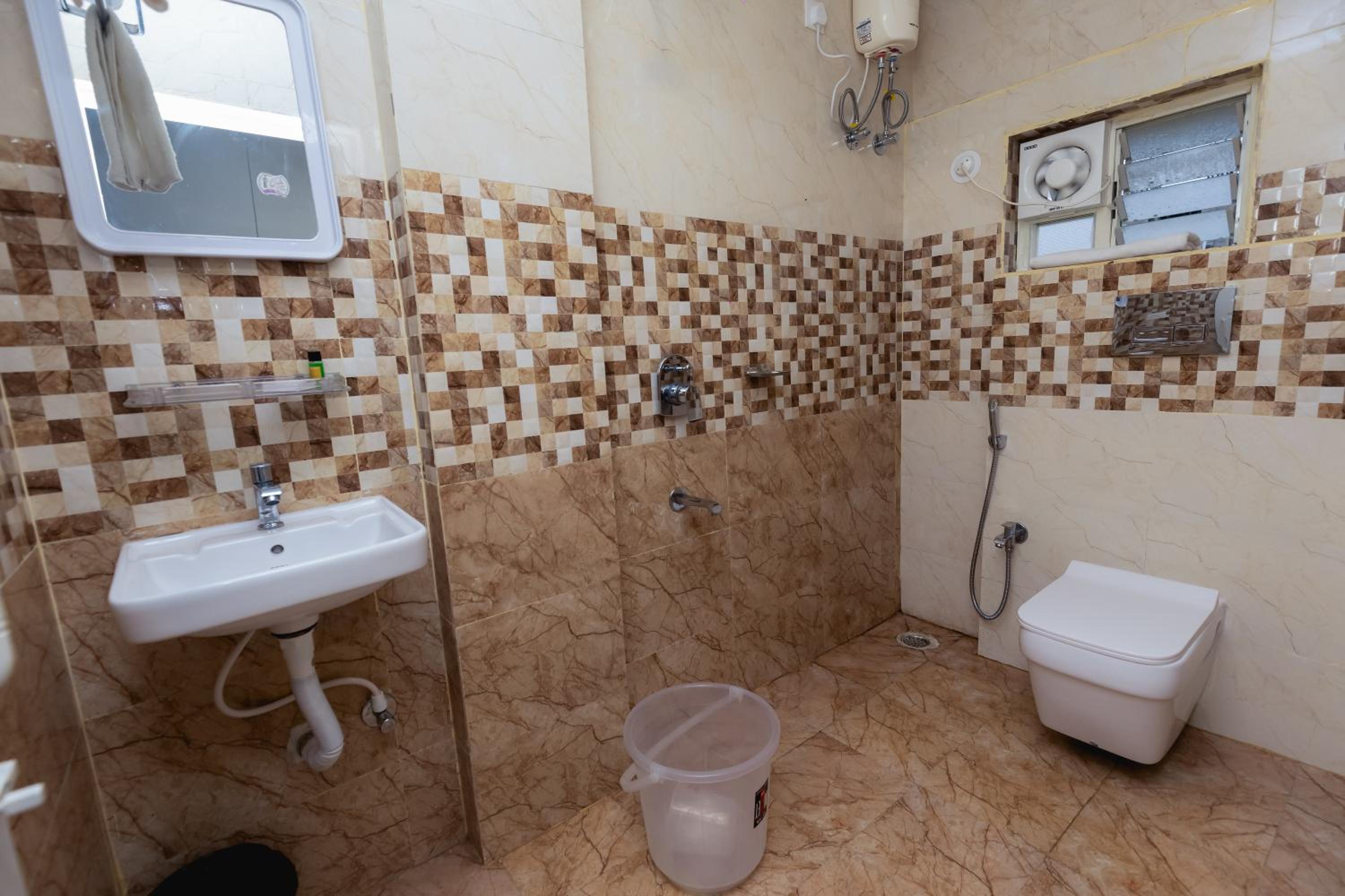 Deluxe Queen Room - Photo 3