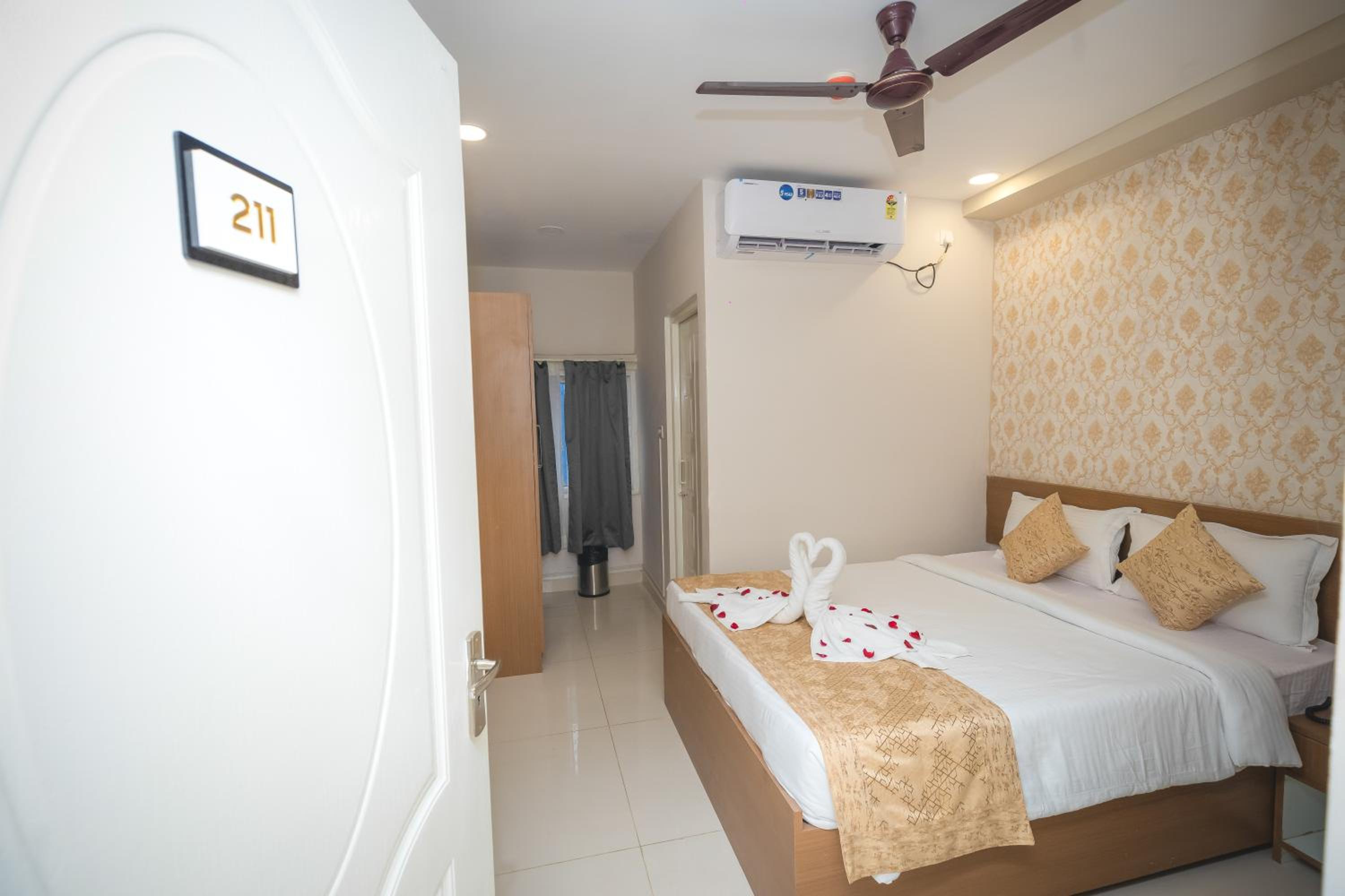 Deluxe Queen Room - Photo 4