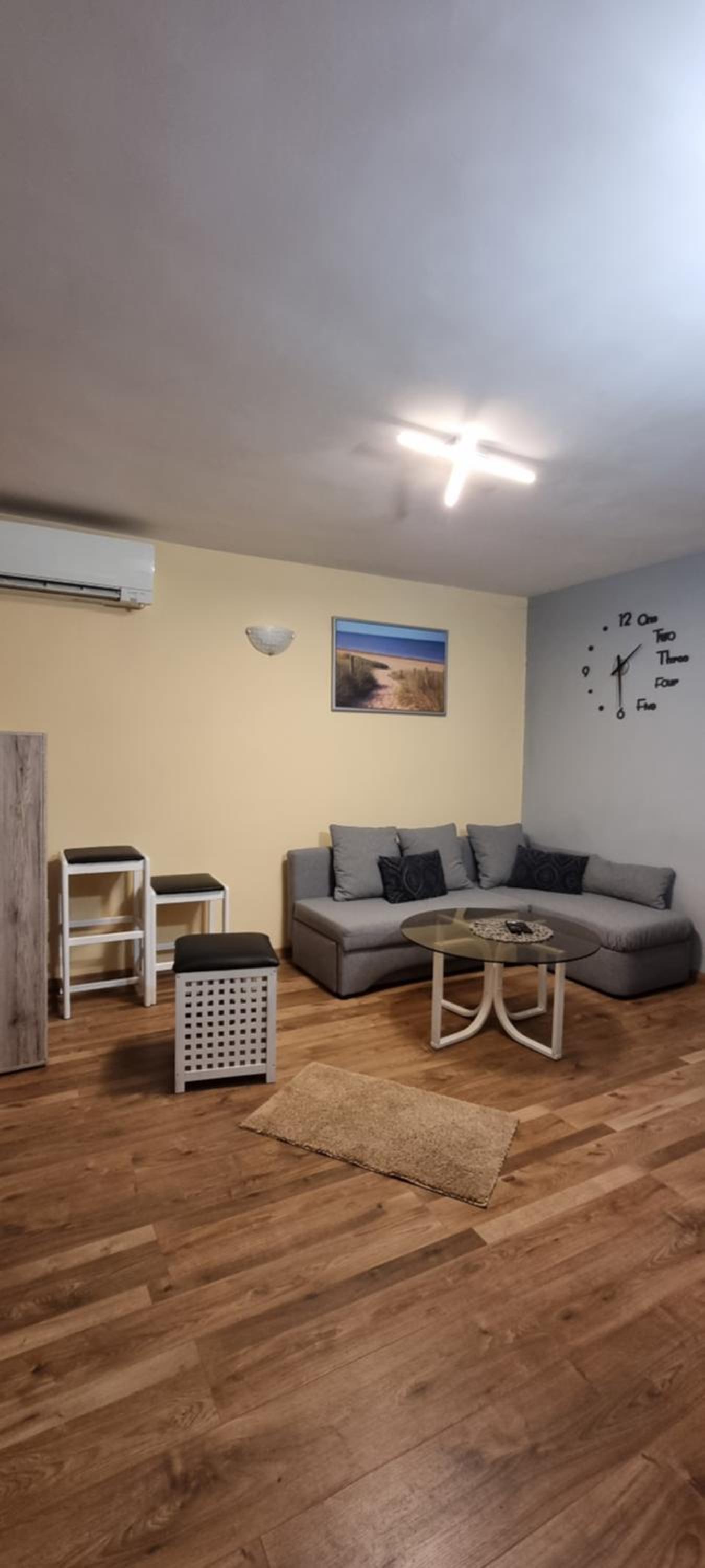 One-Bedroom Apartment photo 3