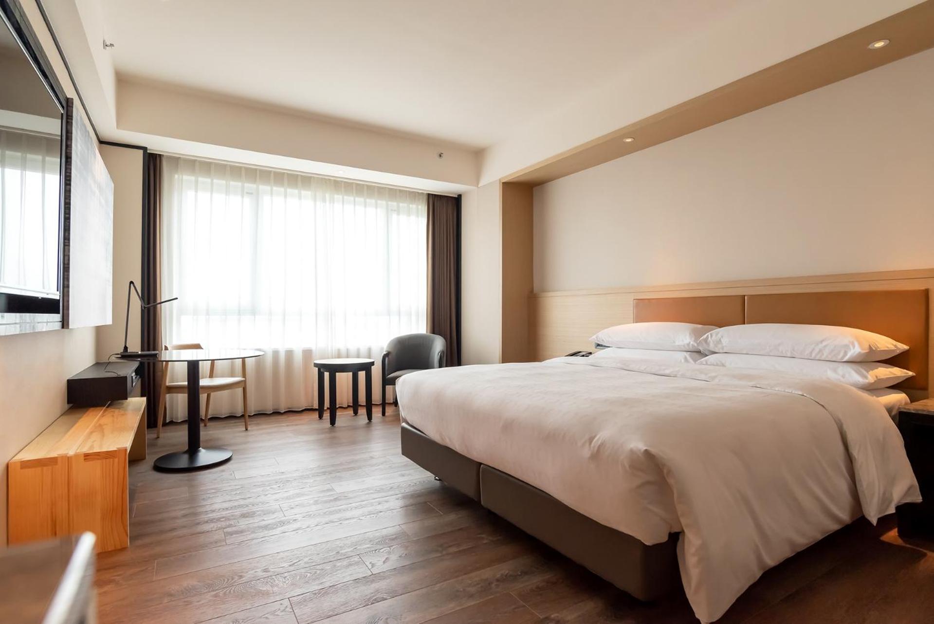 Deluxe King Room photo 3