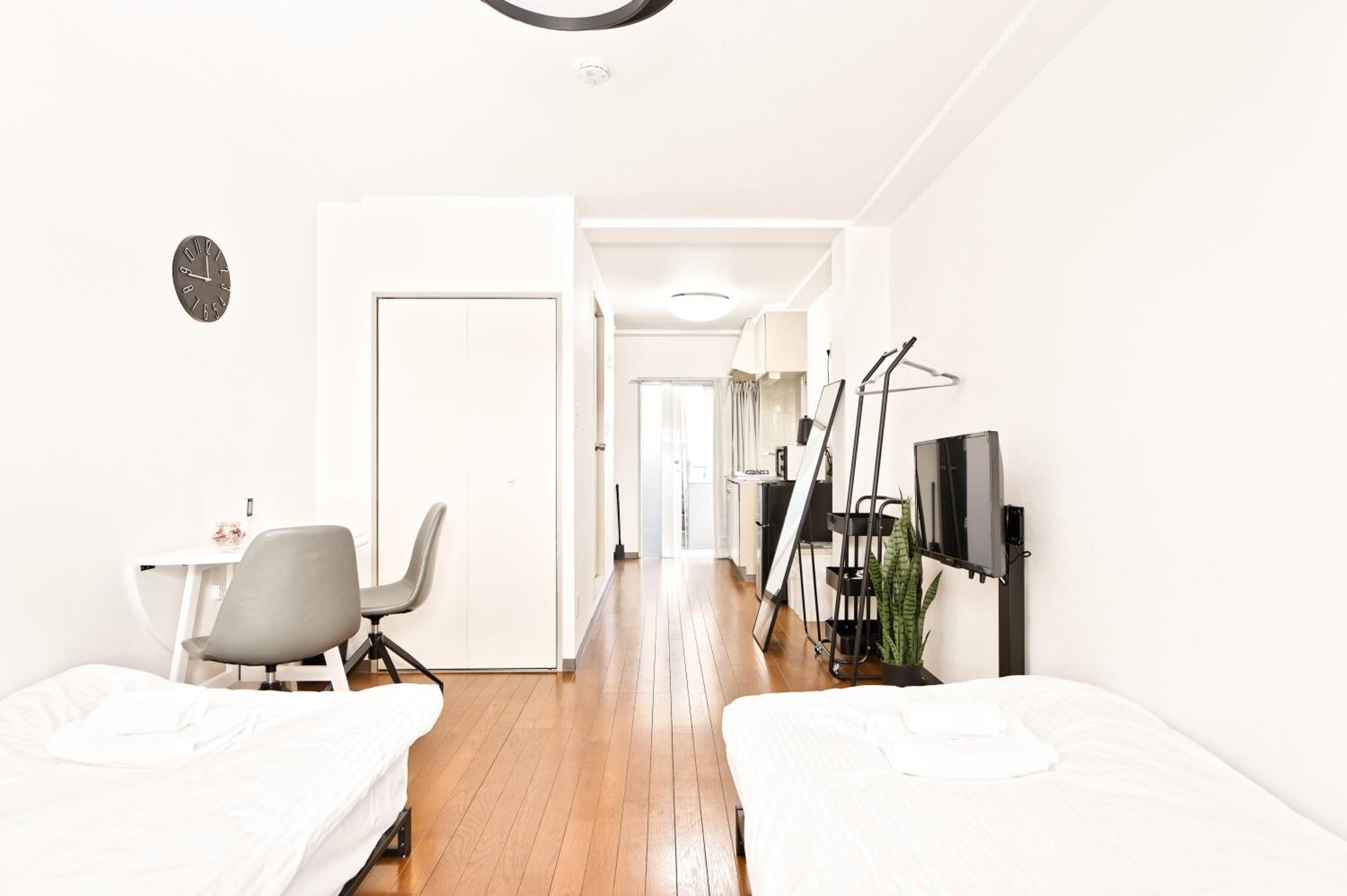 One-Bedroom Apartment photo 1
