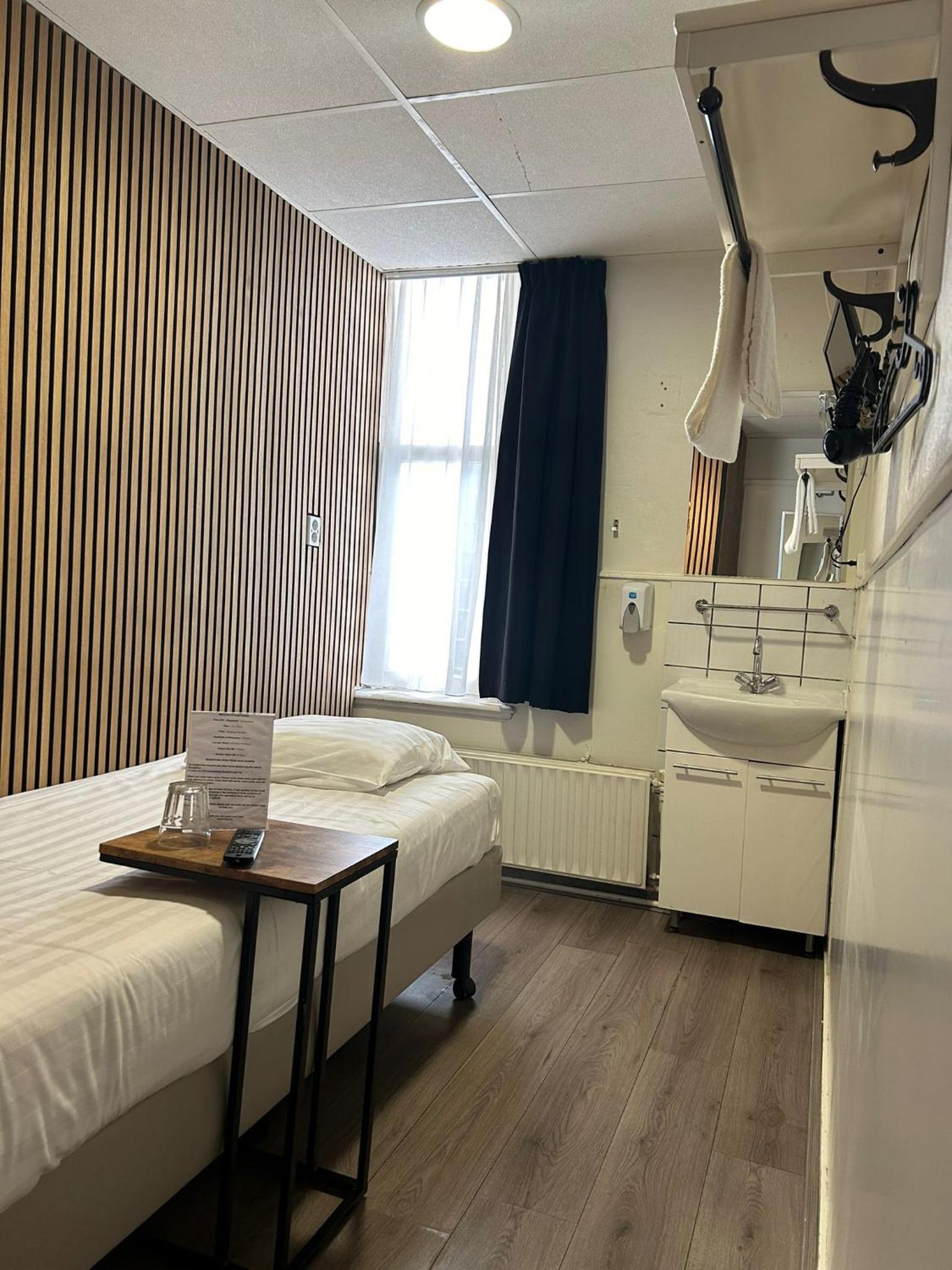 Single Room with Shared Bathroom photo 1