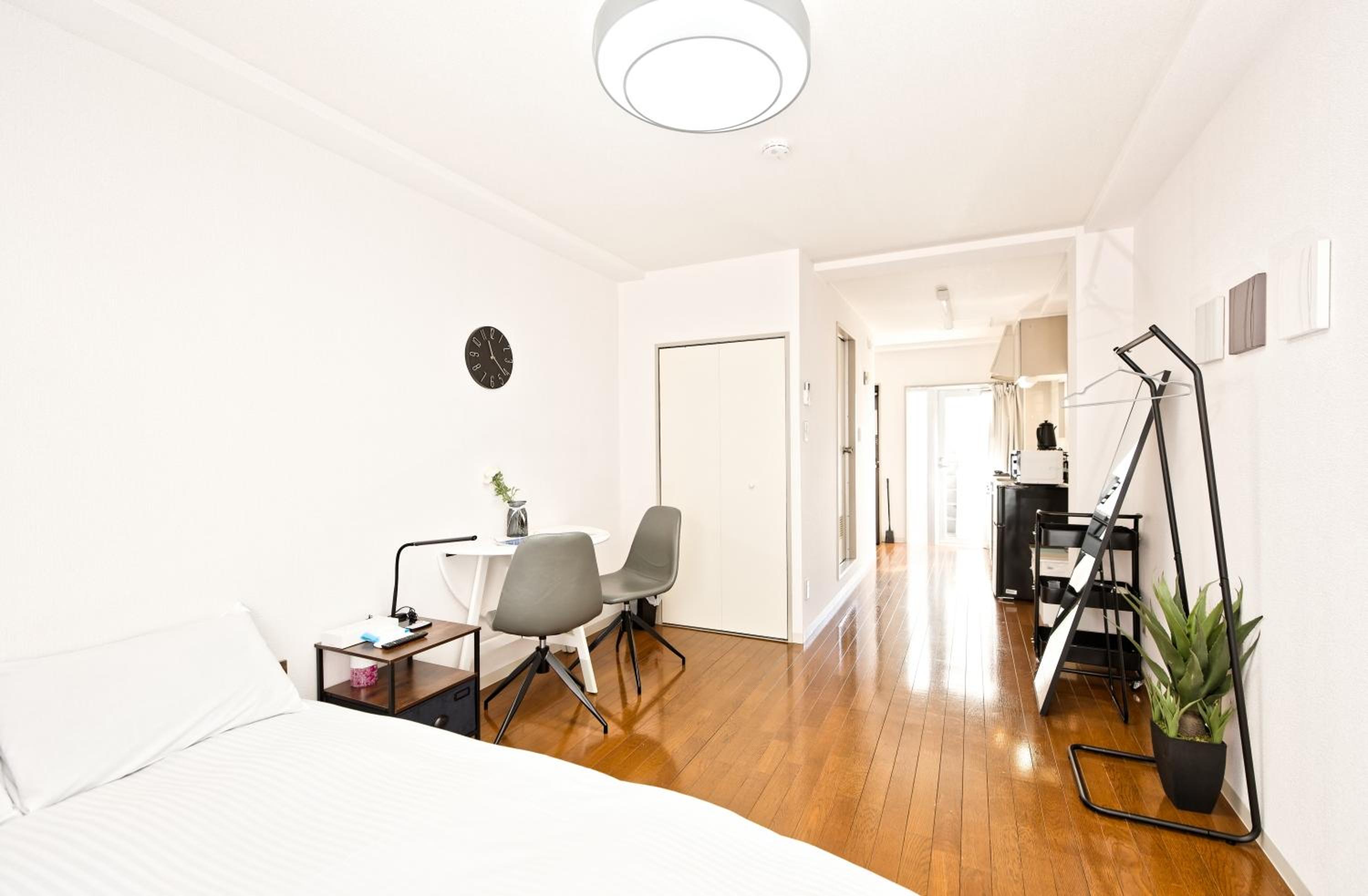 One-Bedroom Apartment photo 1