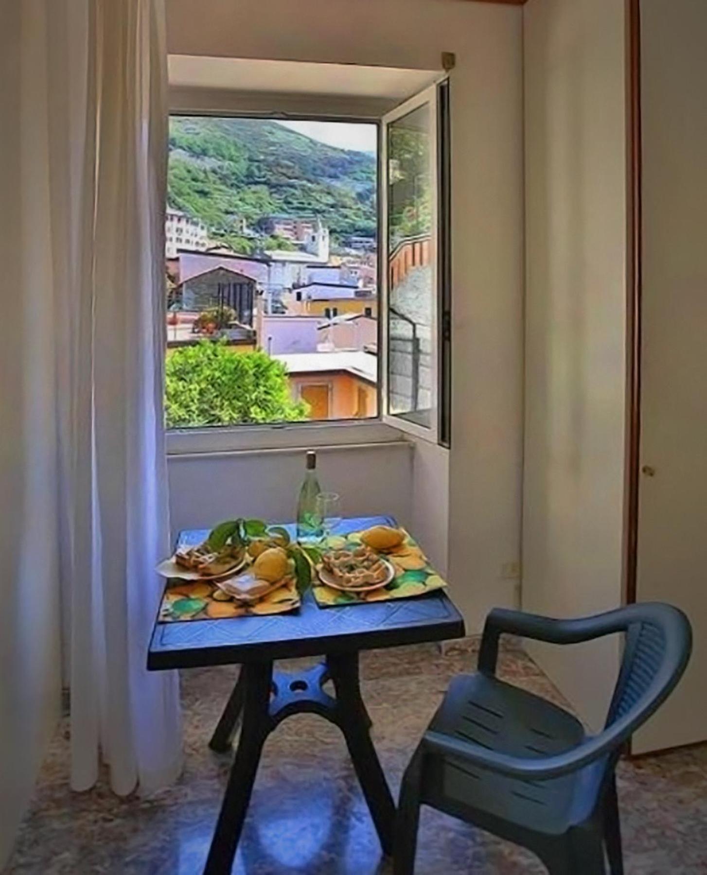 Family Room with Garden View - Photo 9