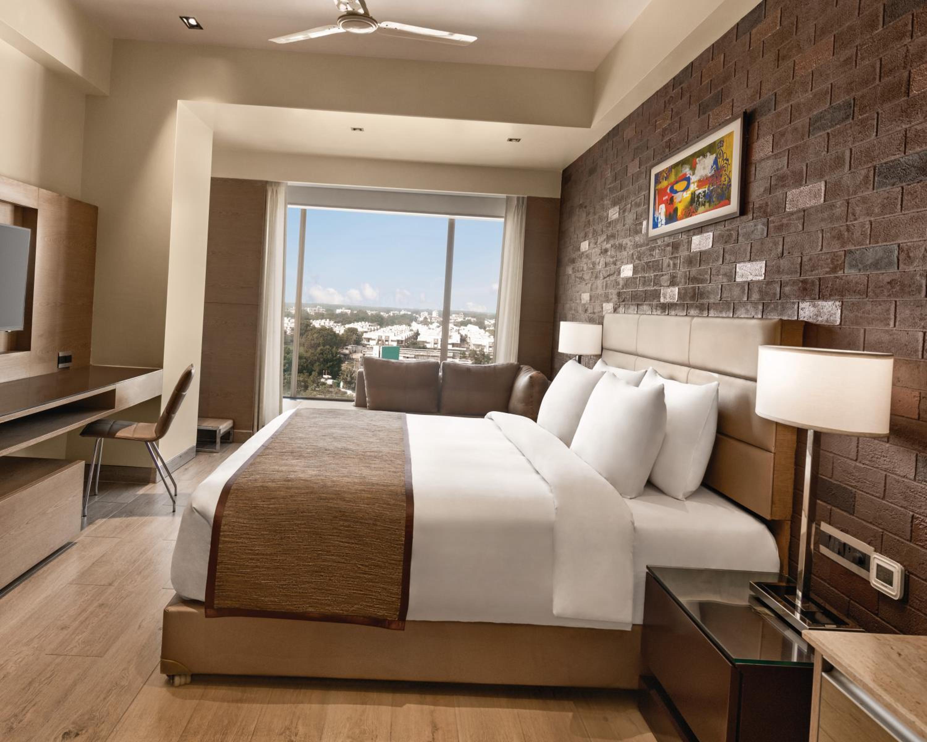 Deluxe Room with One King Bed and City or Garden View - Mobility Accessible/Non-Smoking
