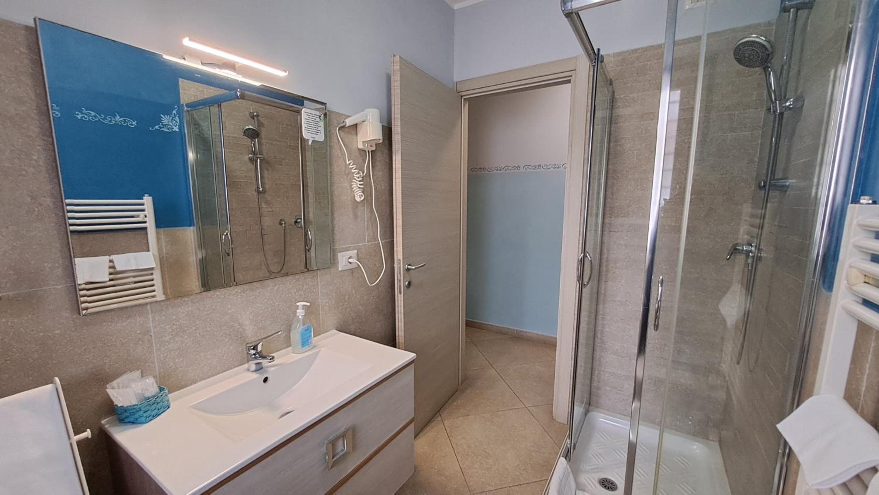 Double Room with Private Bathroom photo 2