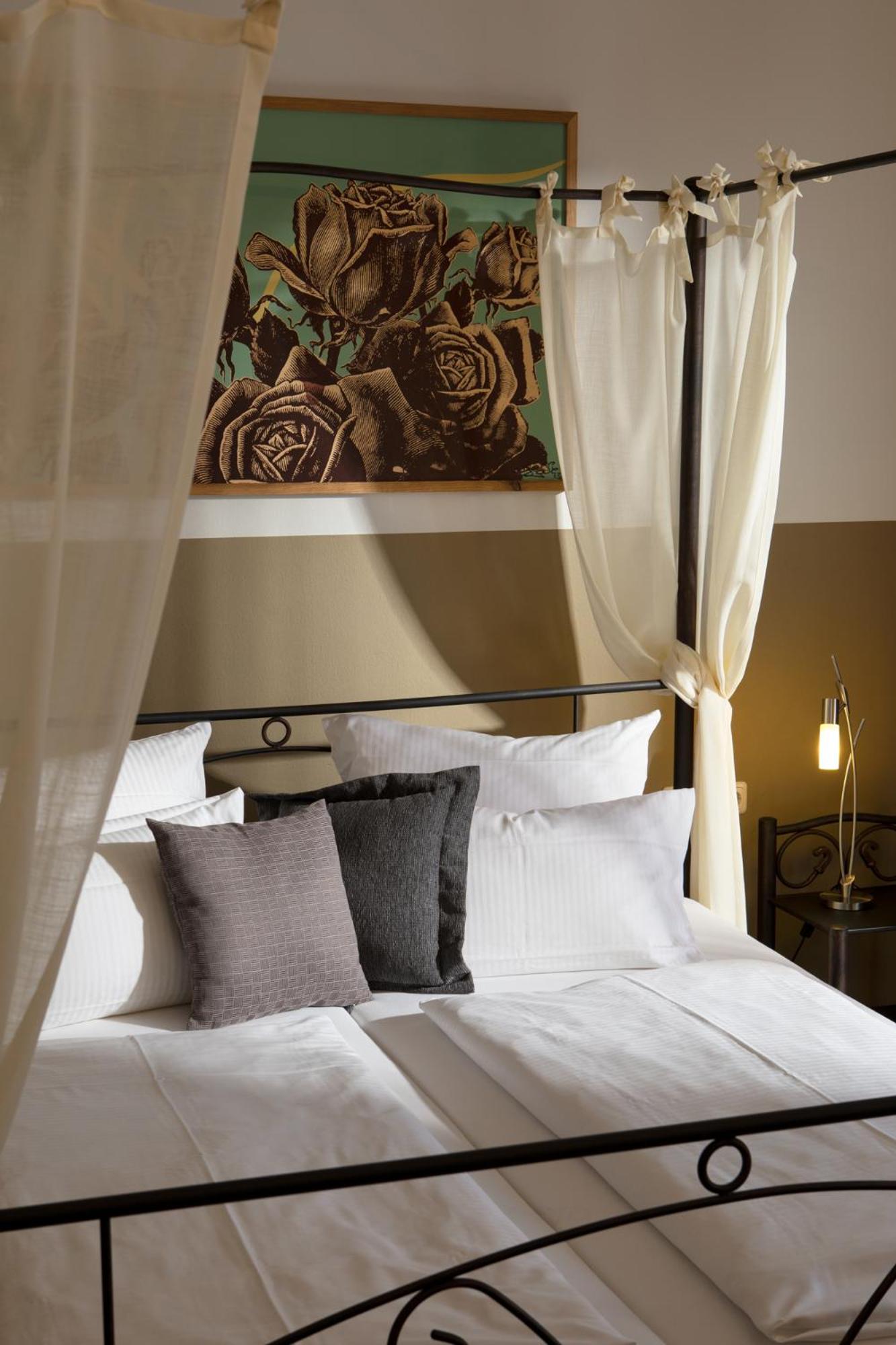 Standard Double Room - Photo 6