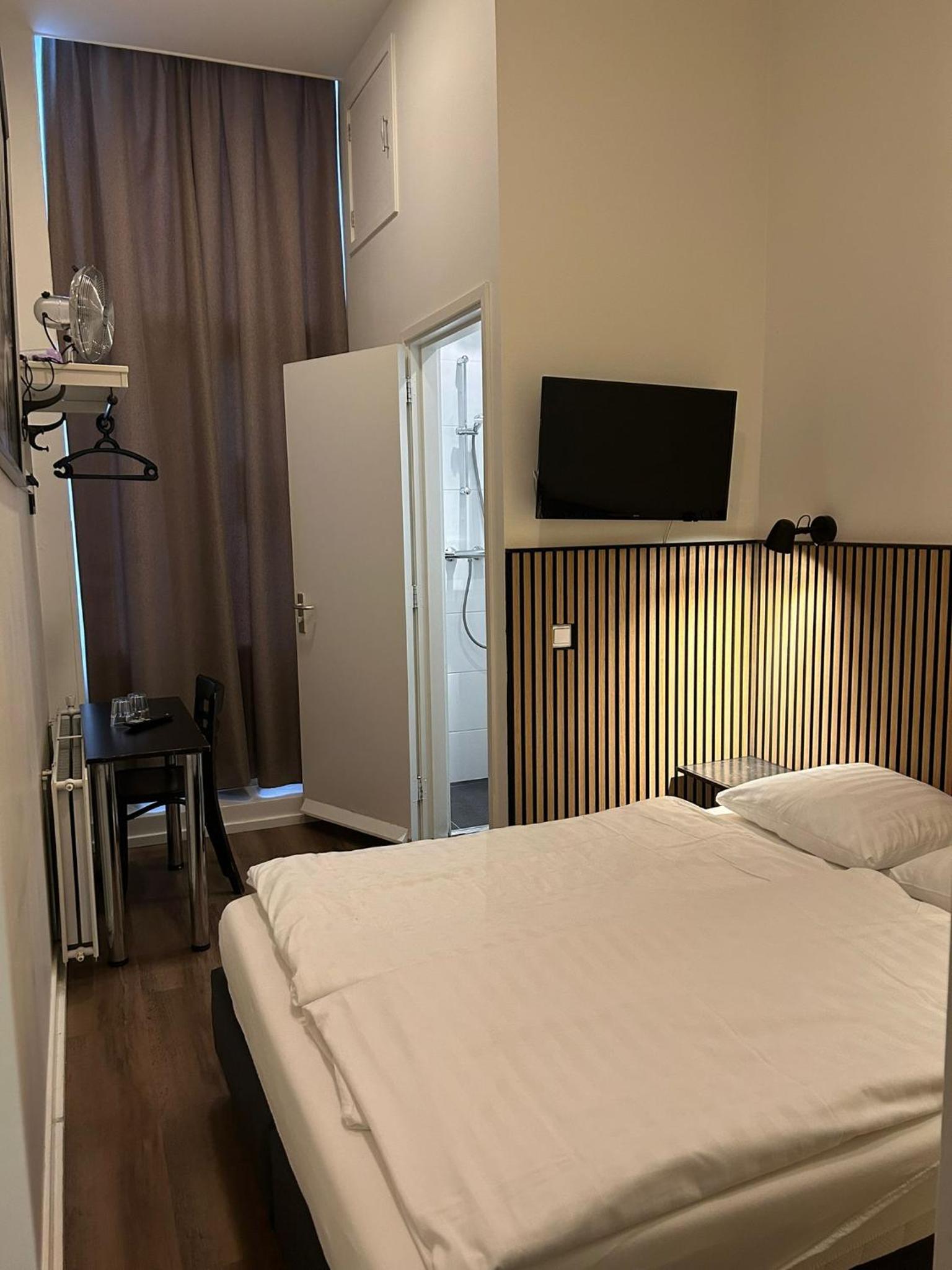 Double Room with Shower photo 1