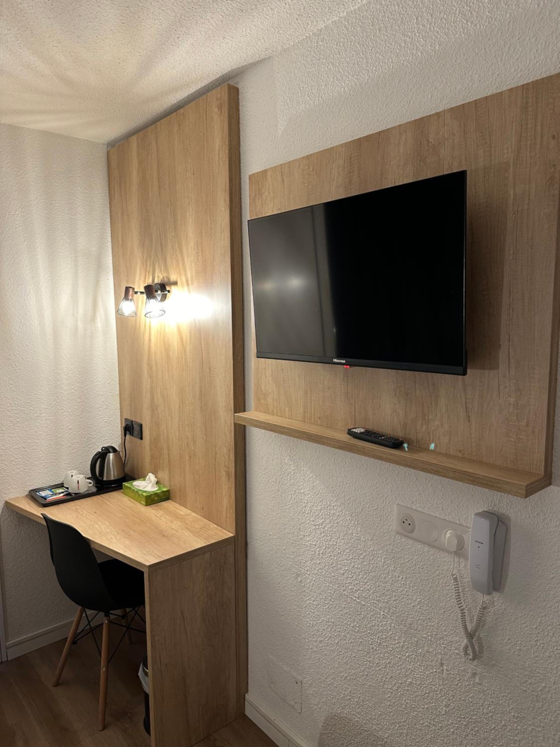 Standard Double Room - Non-Smoking - Photo 3