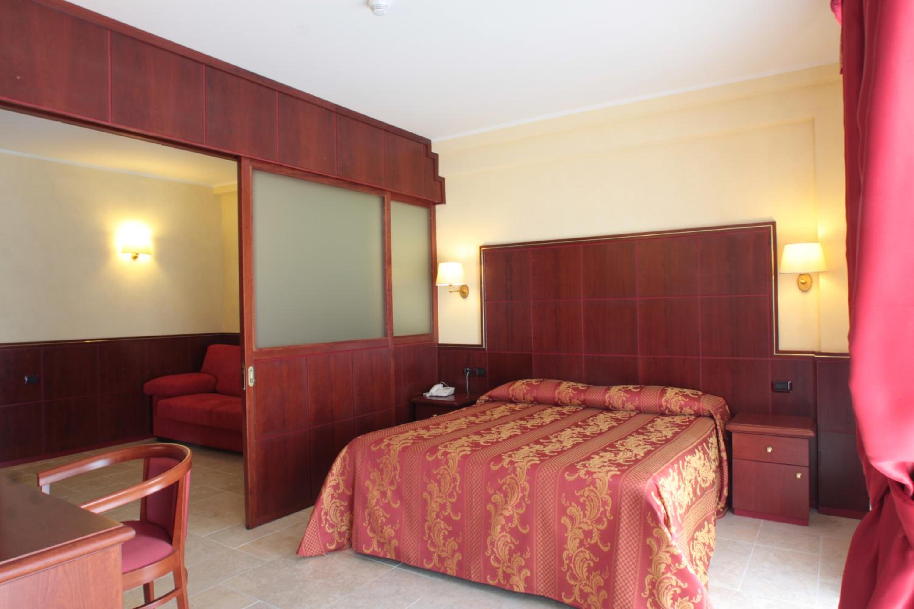 Standard Suite - Photo 1