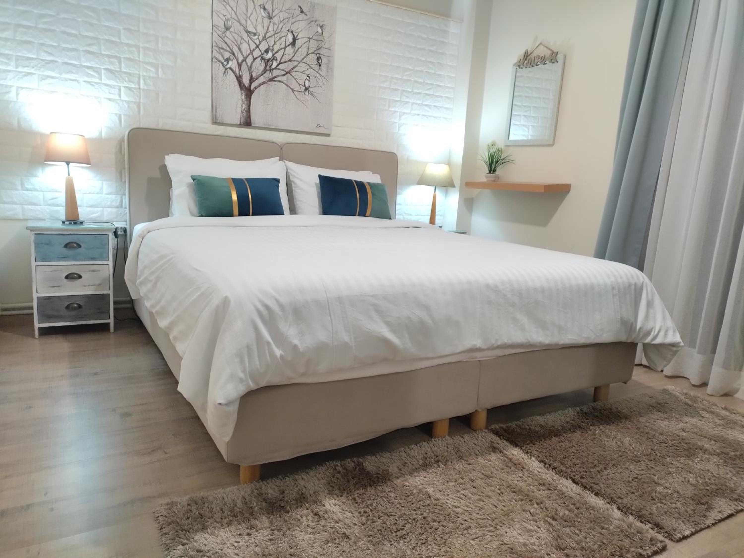 Three-Bedroom Apartment - Photo 7