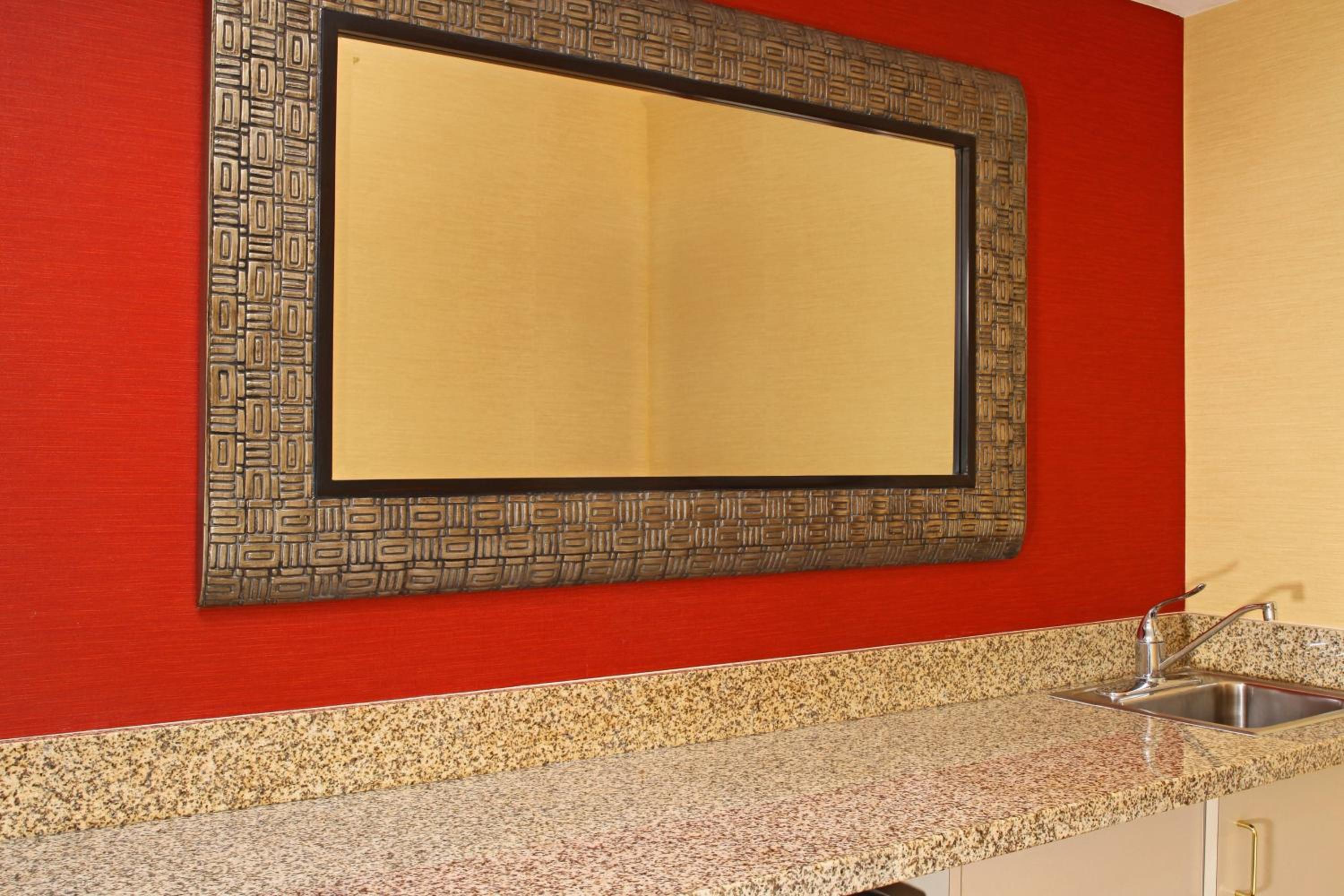 One-Bedroom King Suite photo 3