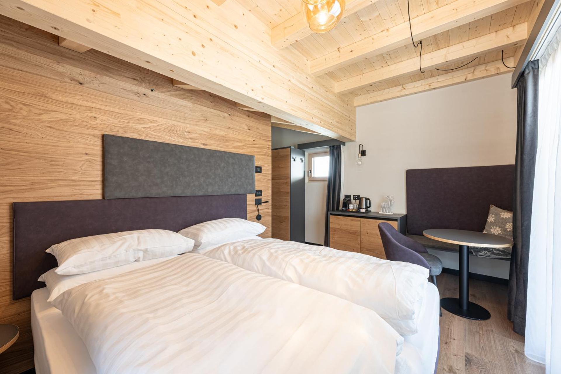 Superior Double or Twin Room with Mountain View - Photo 8