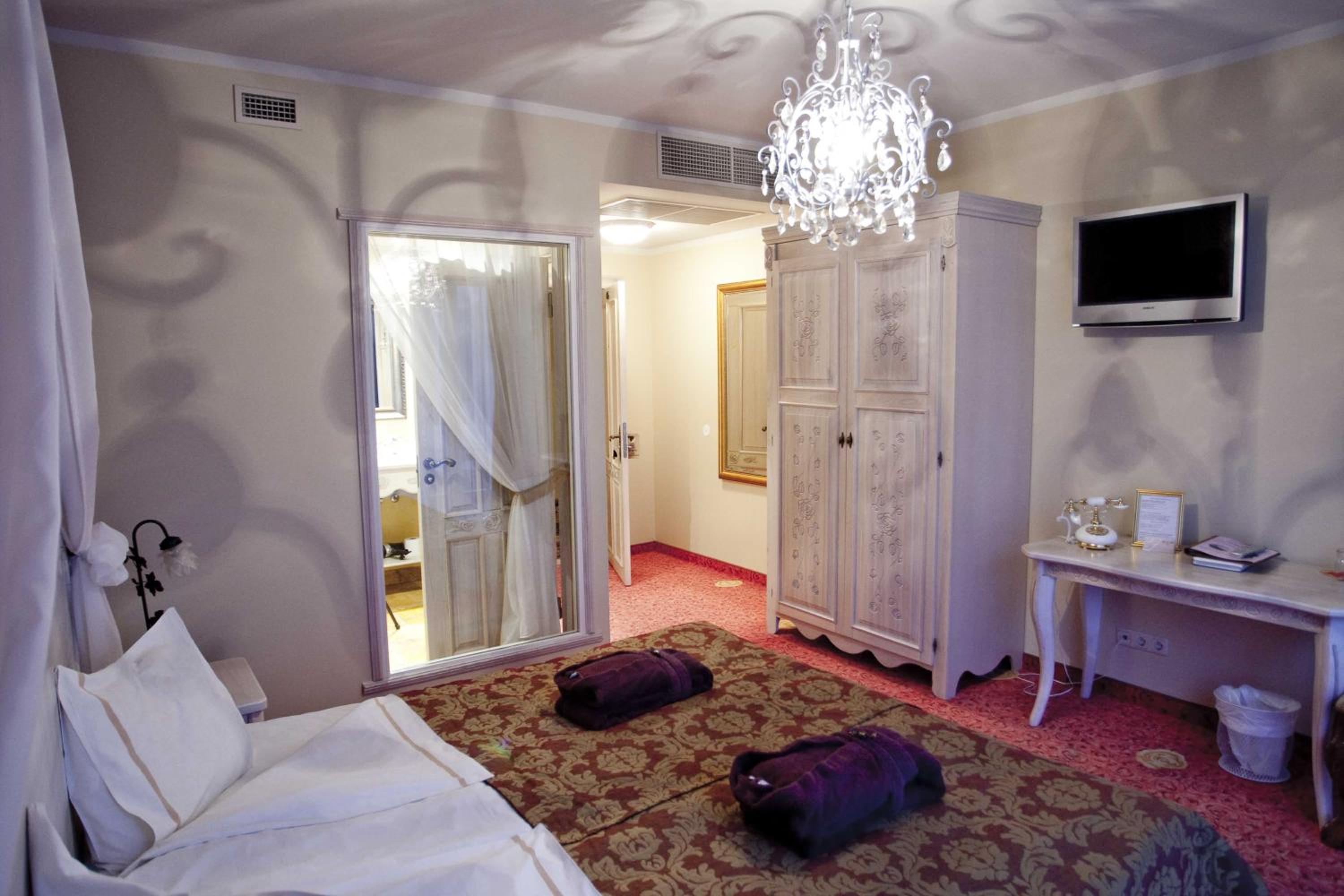 Double or Twin Room with Spa Access - Photo 4