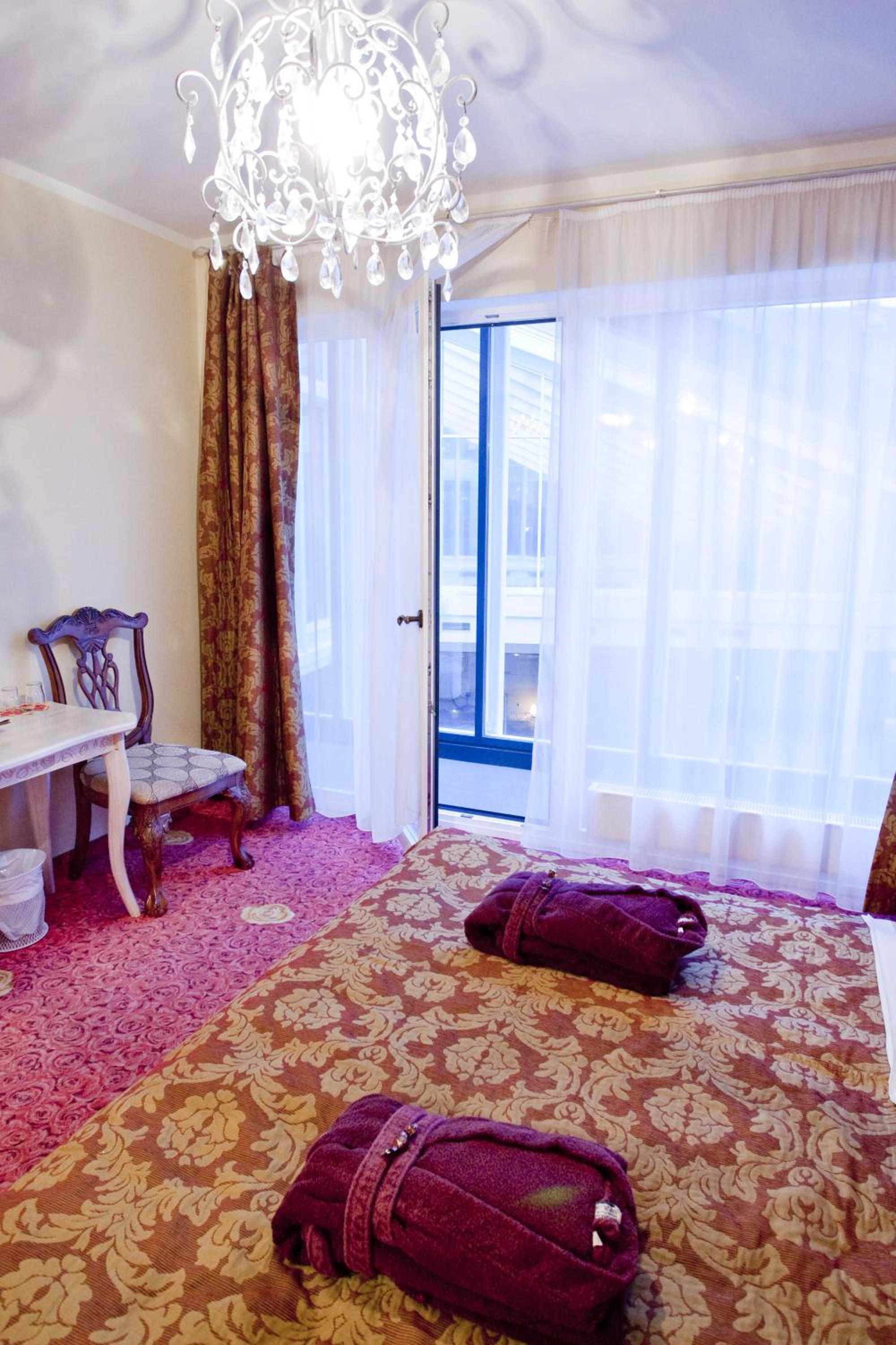 Double or Twin Room with Spa Access - Photo 6
