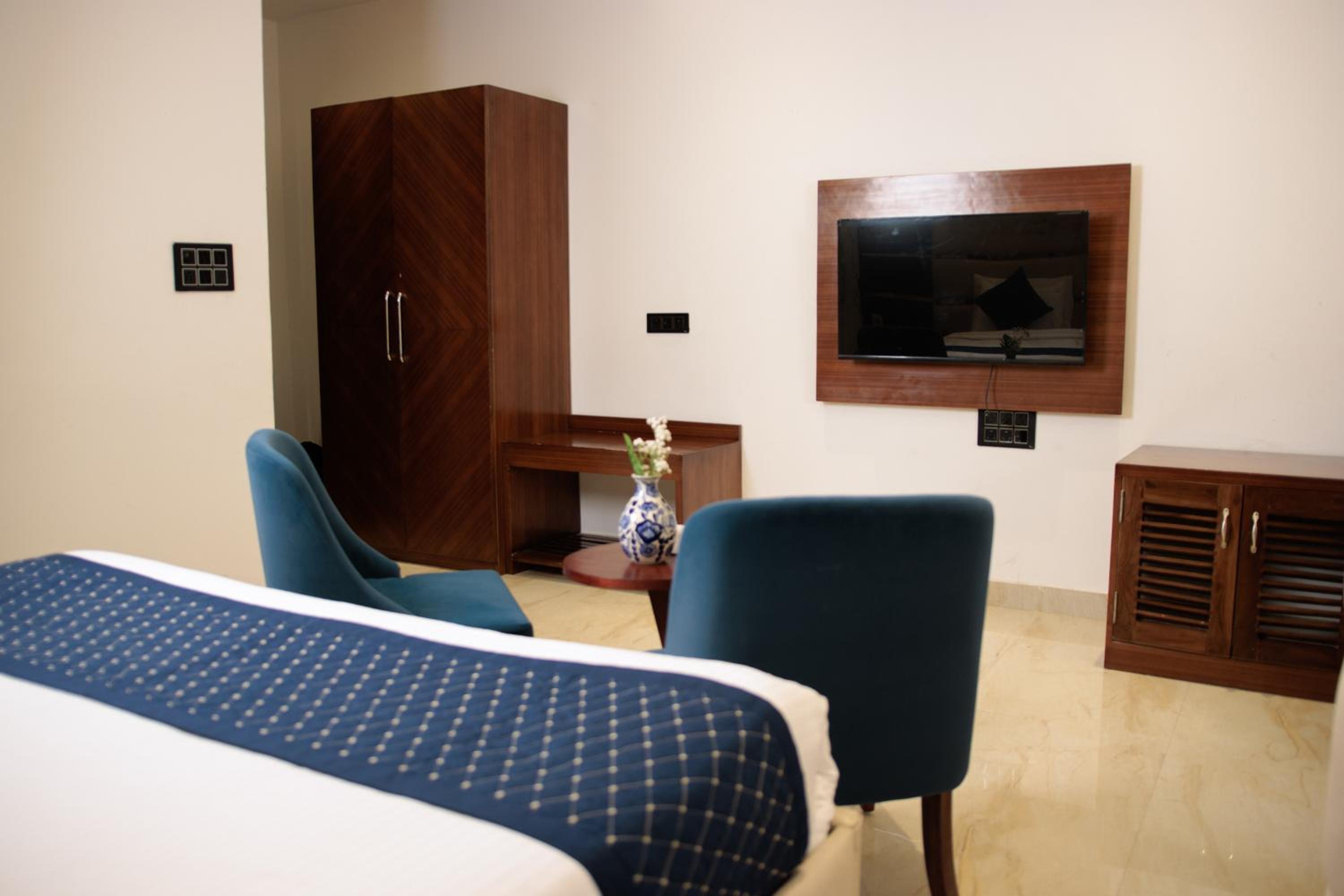 Deluxe Room - Photo 8