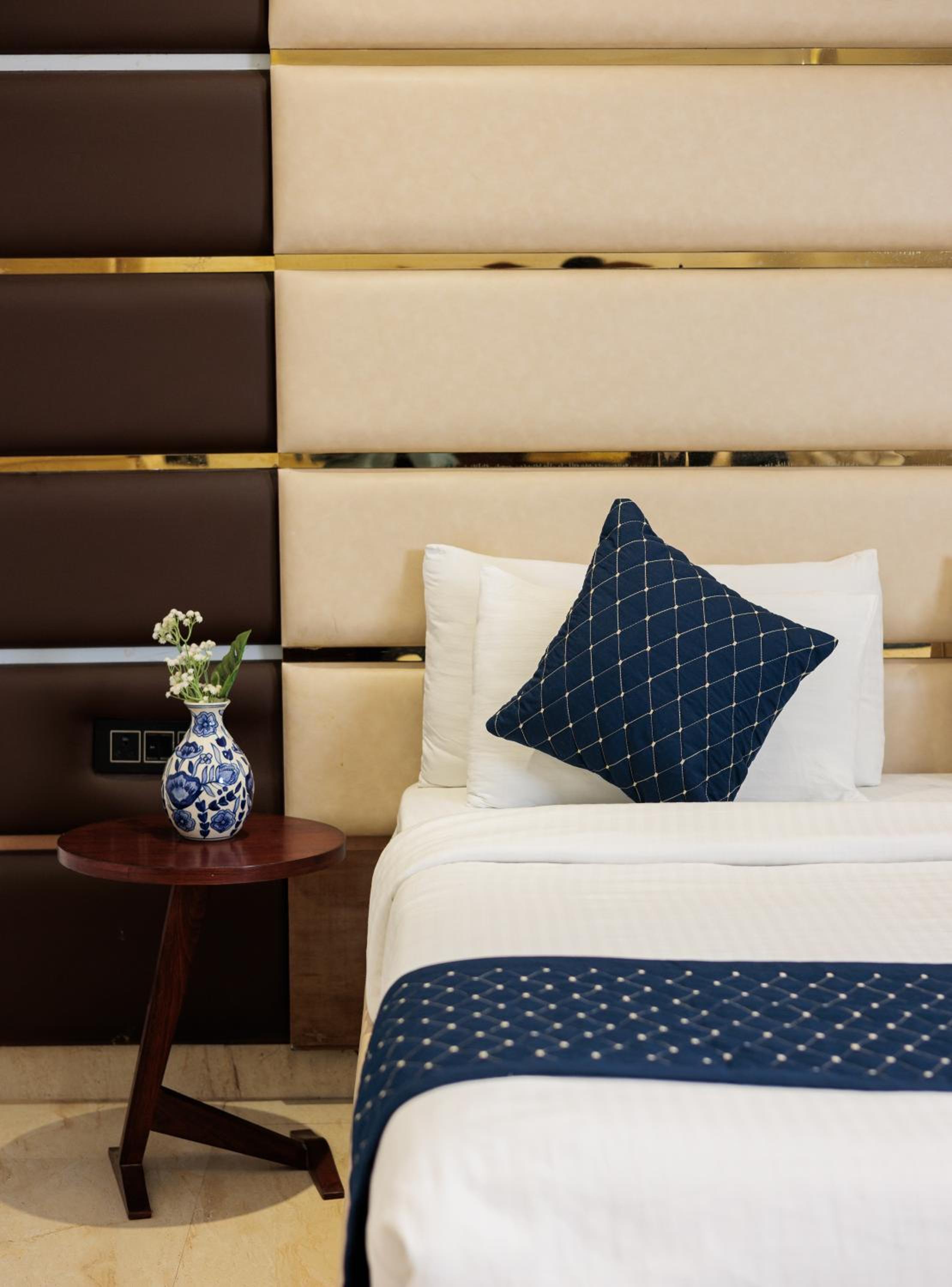Deluxe Room - Photo 10