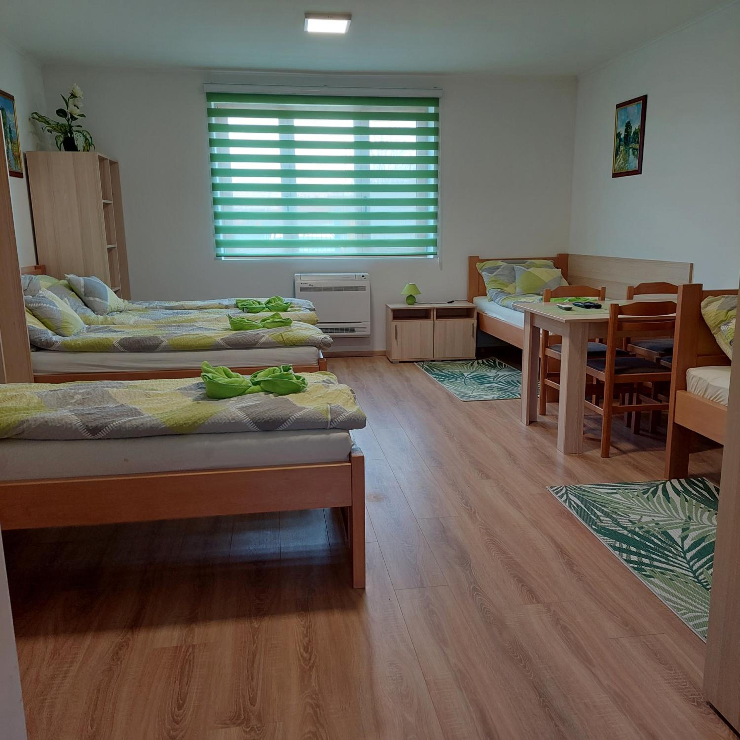 Family Room with Private Bathroom - Photo 3