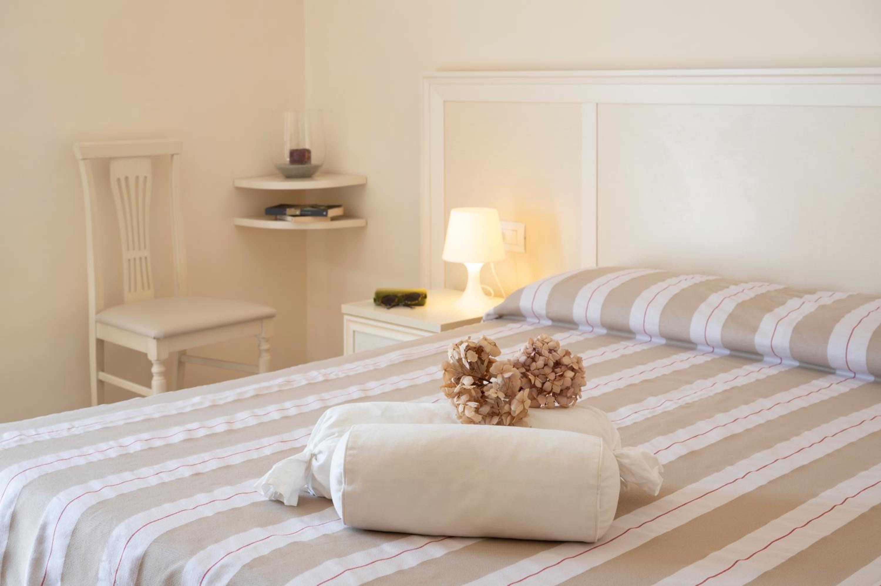 Deluxe Double Room with Balcony and Sea View photo 3
