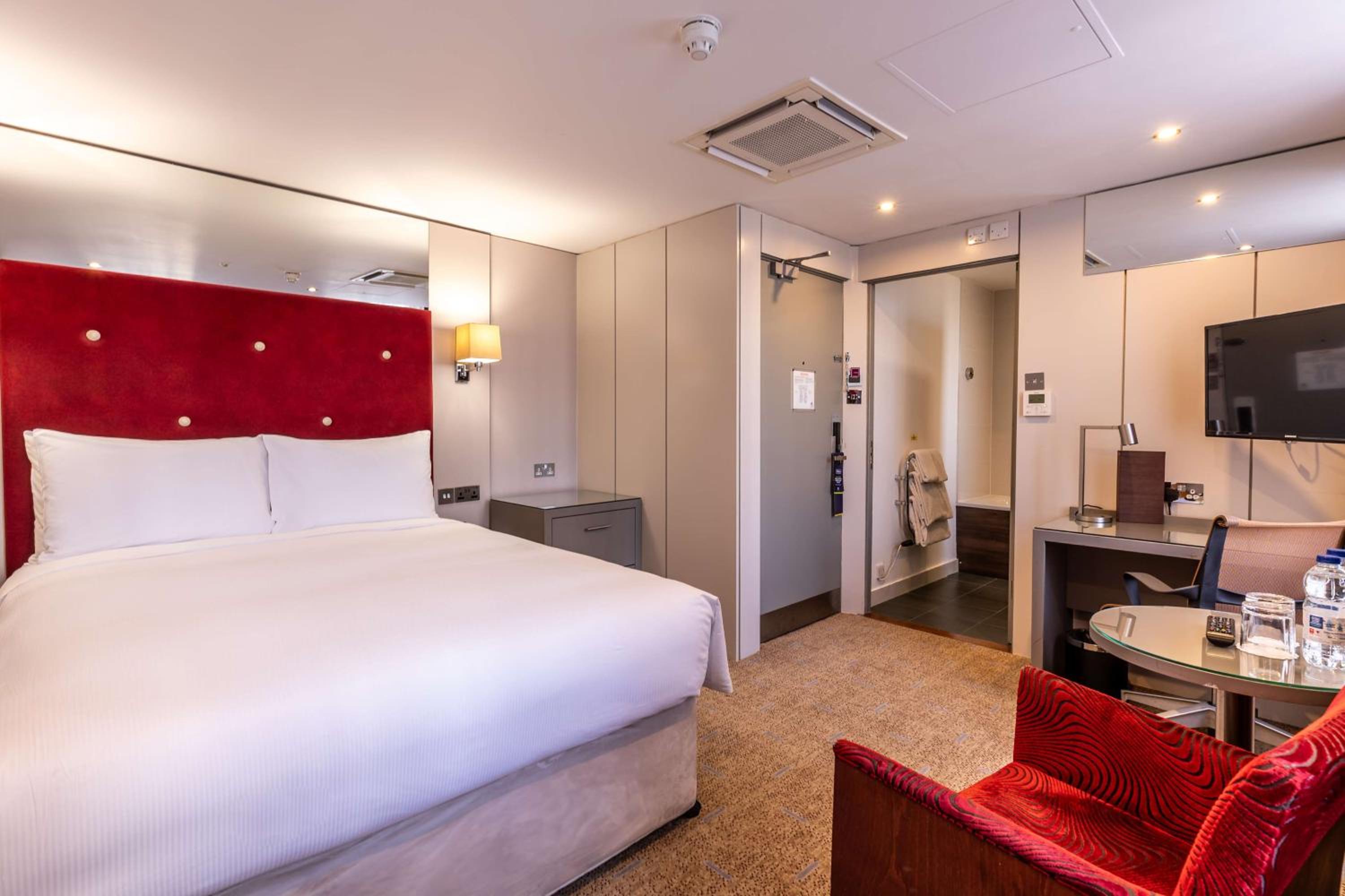 Standard Queen Room