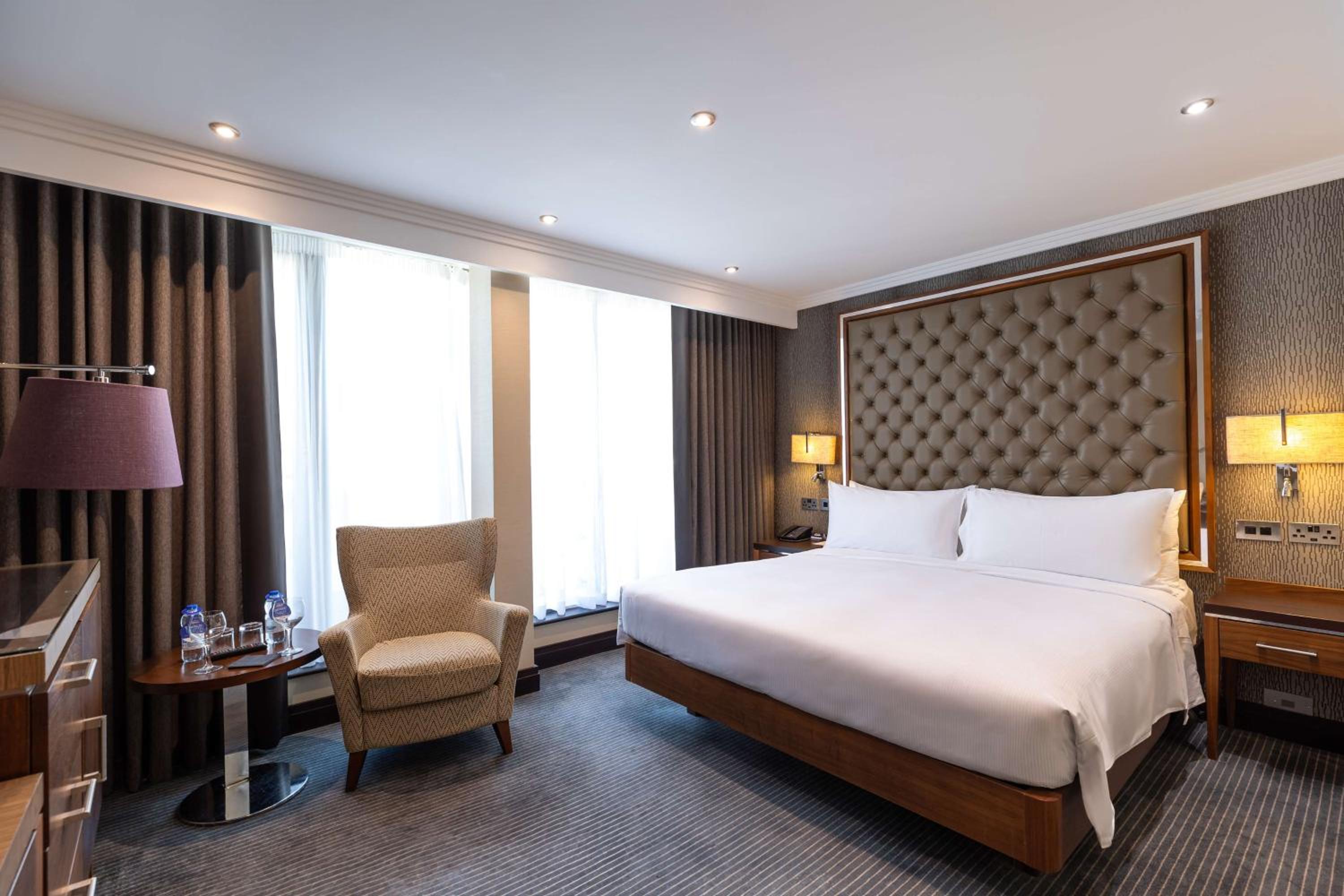 Premium King Room photo 3