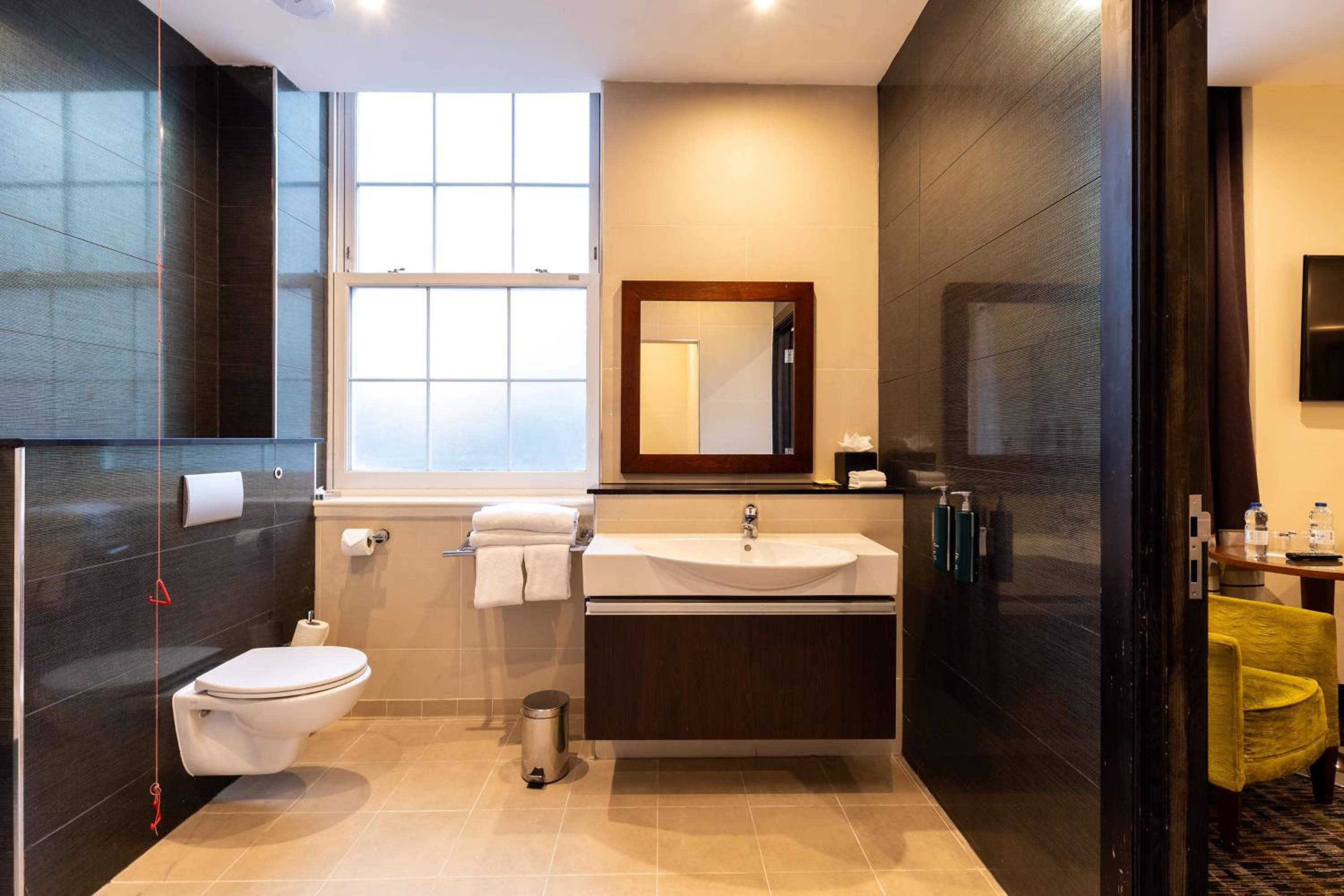 Twin Room - Mobility Access photo 2