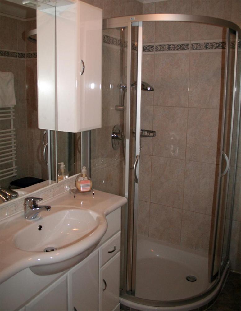 Double Room with Balcony - Photo 4