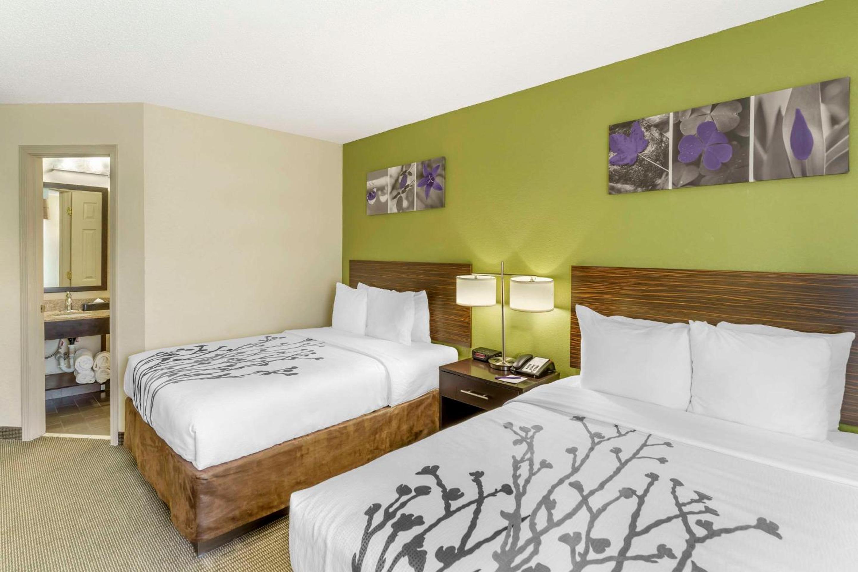 Double Room with Two Double Beds - Non-Smoking - Photo 2