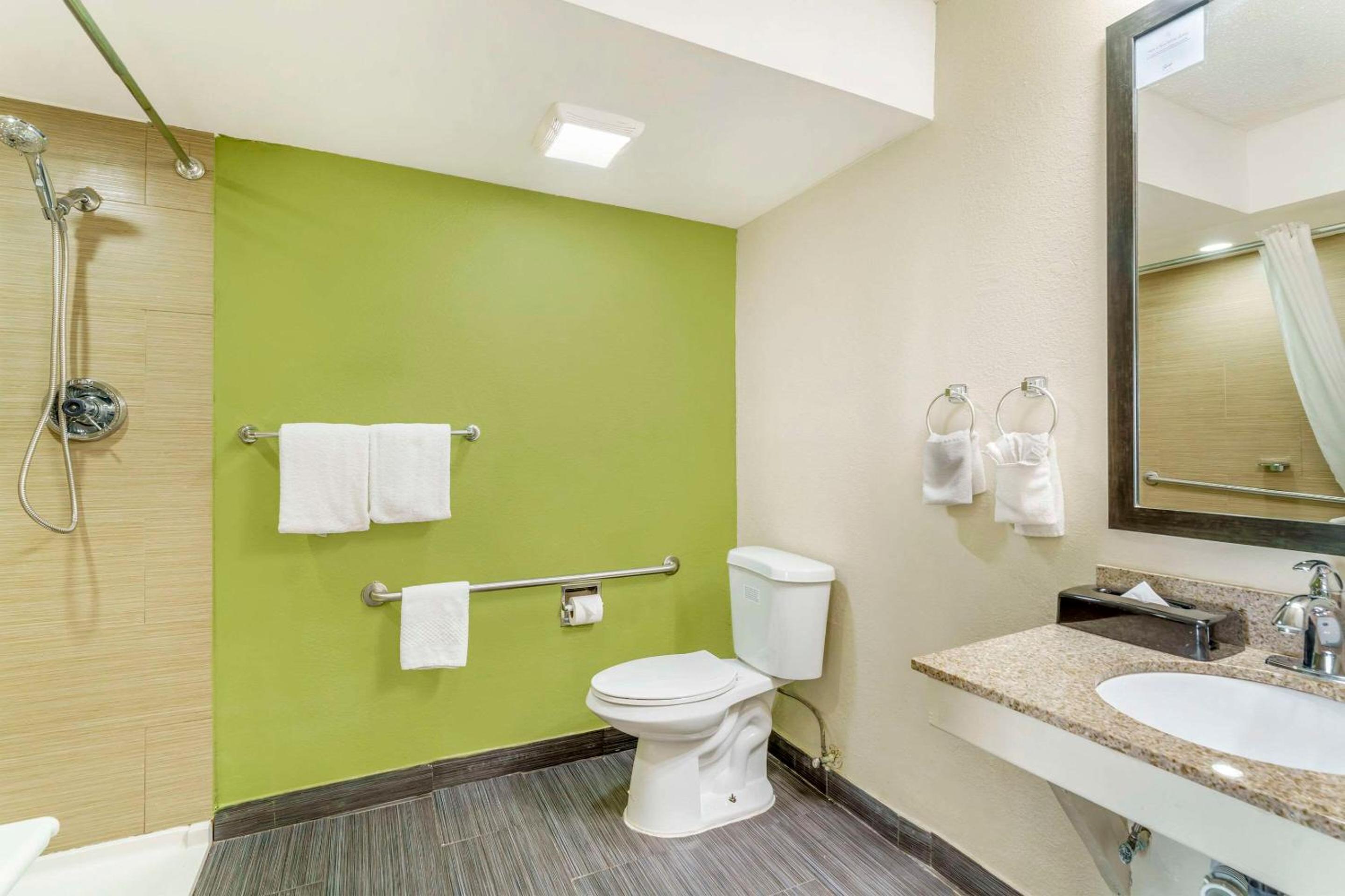 Queen Room - Accessible/Nonsmoking - Photo 2