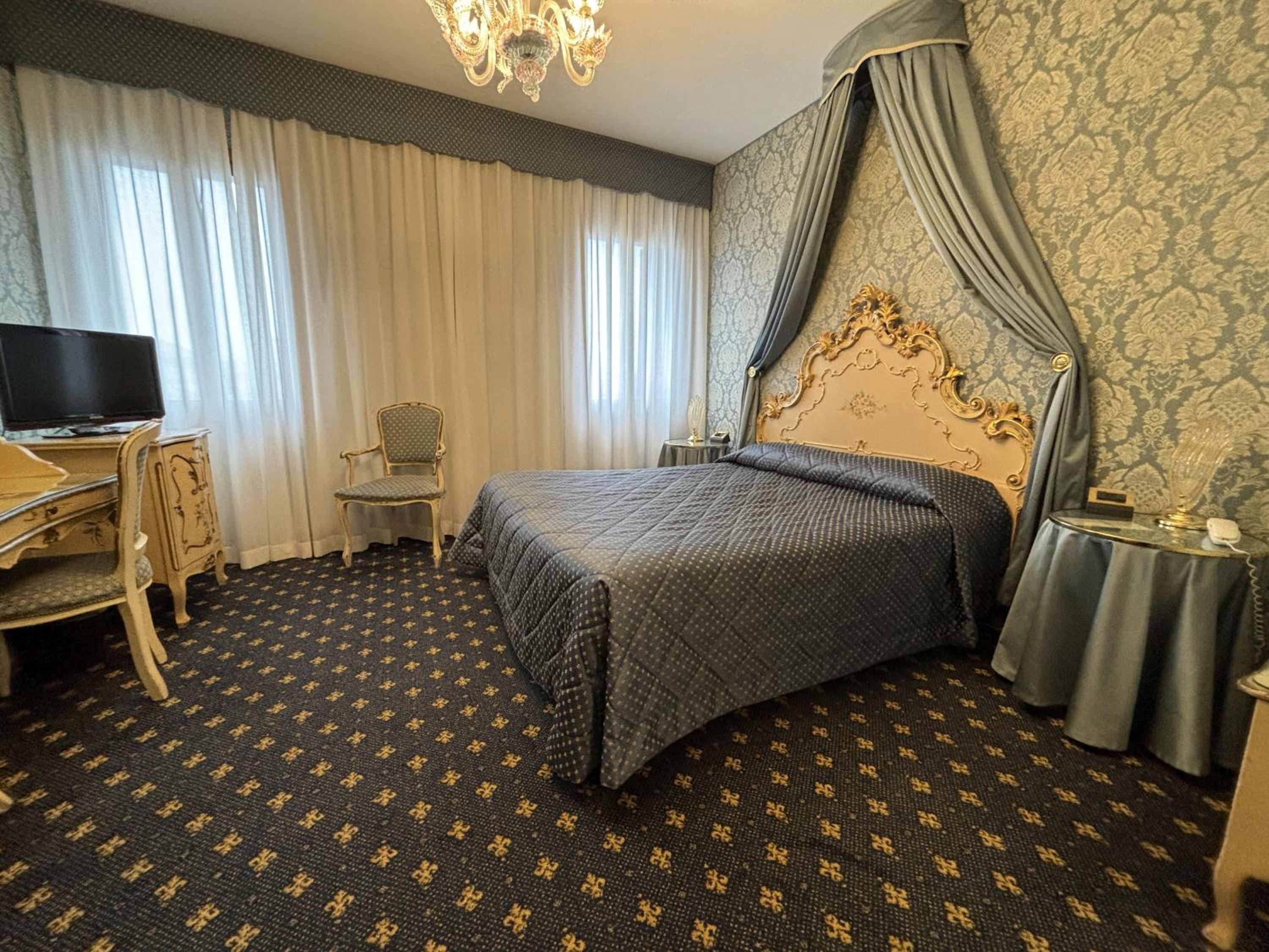 Junior Suite with Grand Canal View - no smoking