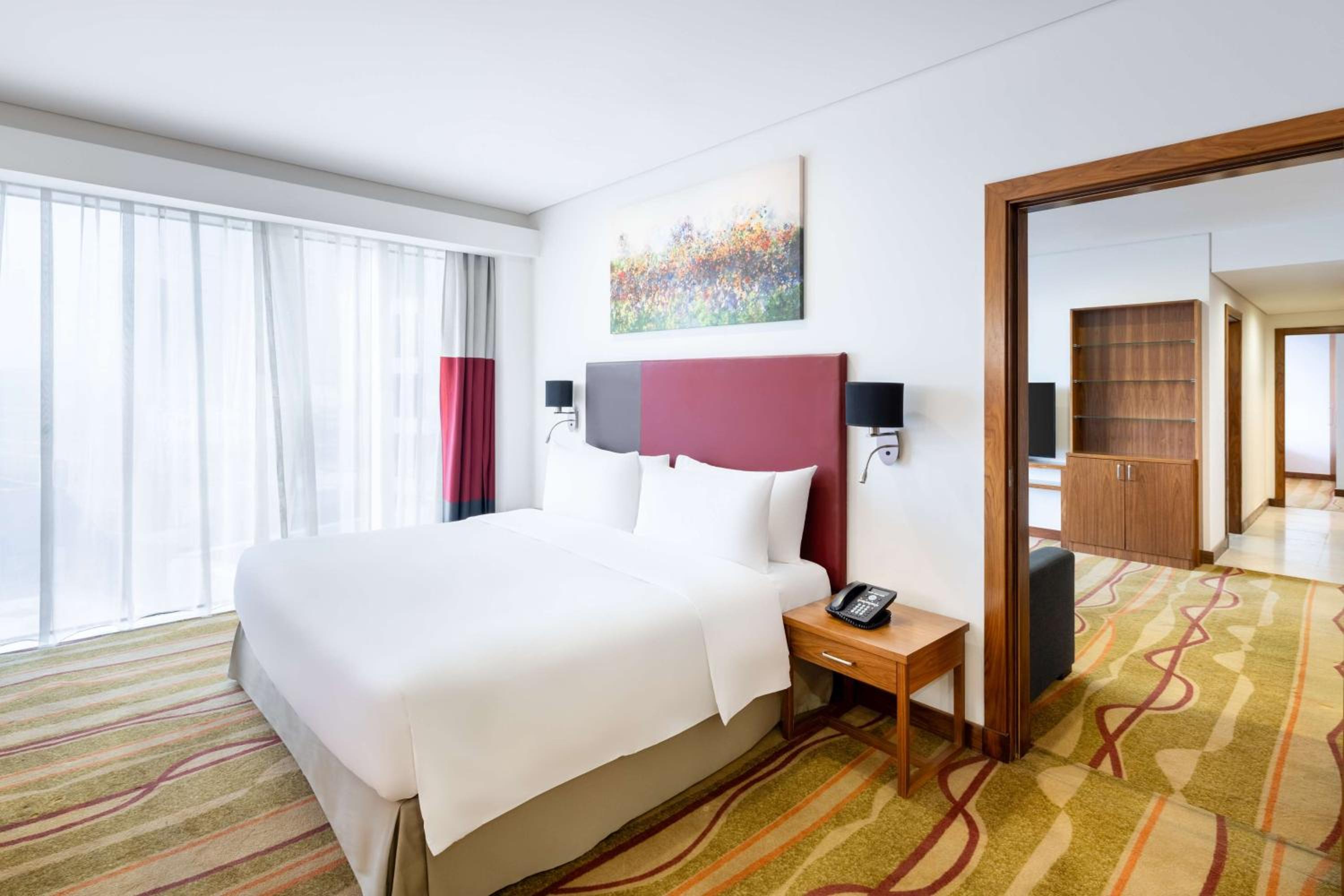 One-Bedroom Apartment With King Bed thumbnail 5