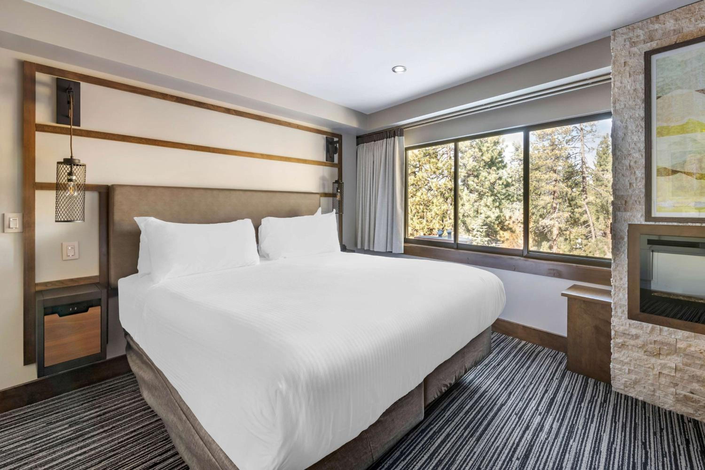 Two-Bedroom Suite with Sofa Bed and Kitchen