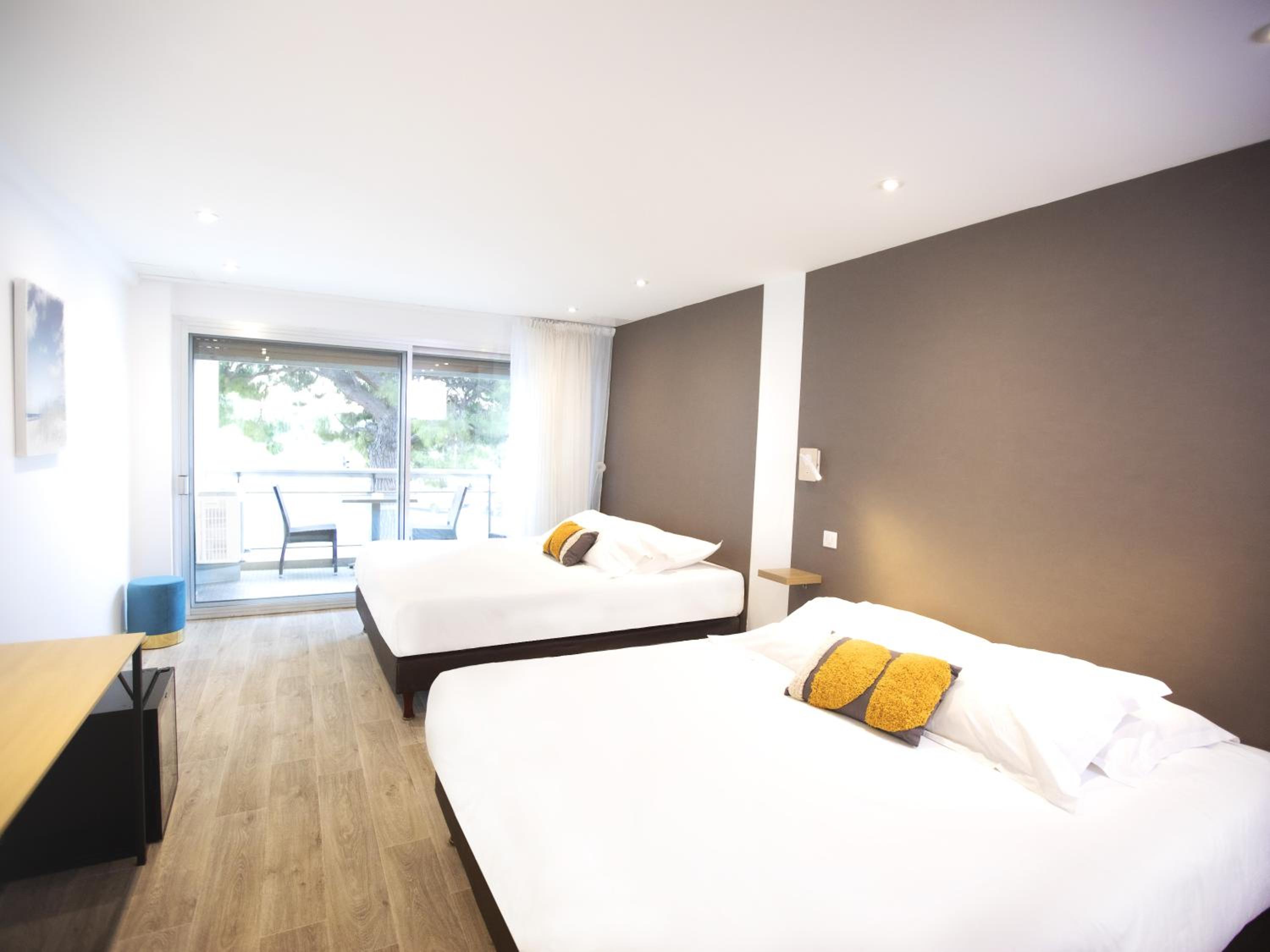 Quadruple Room - Photo 1