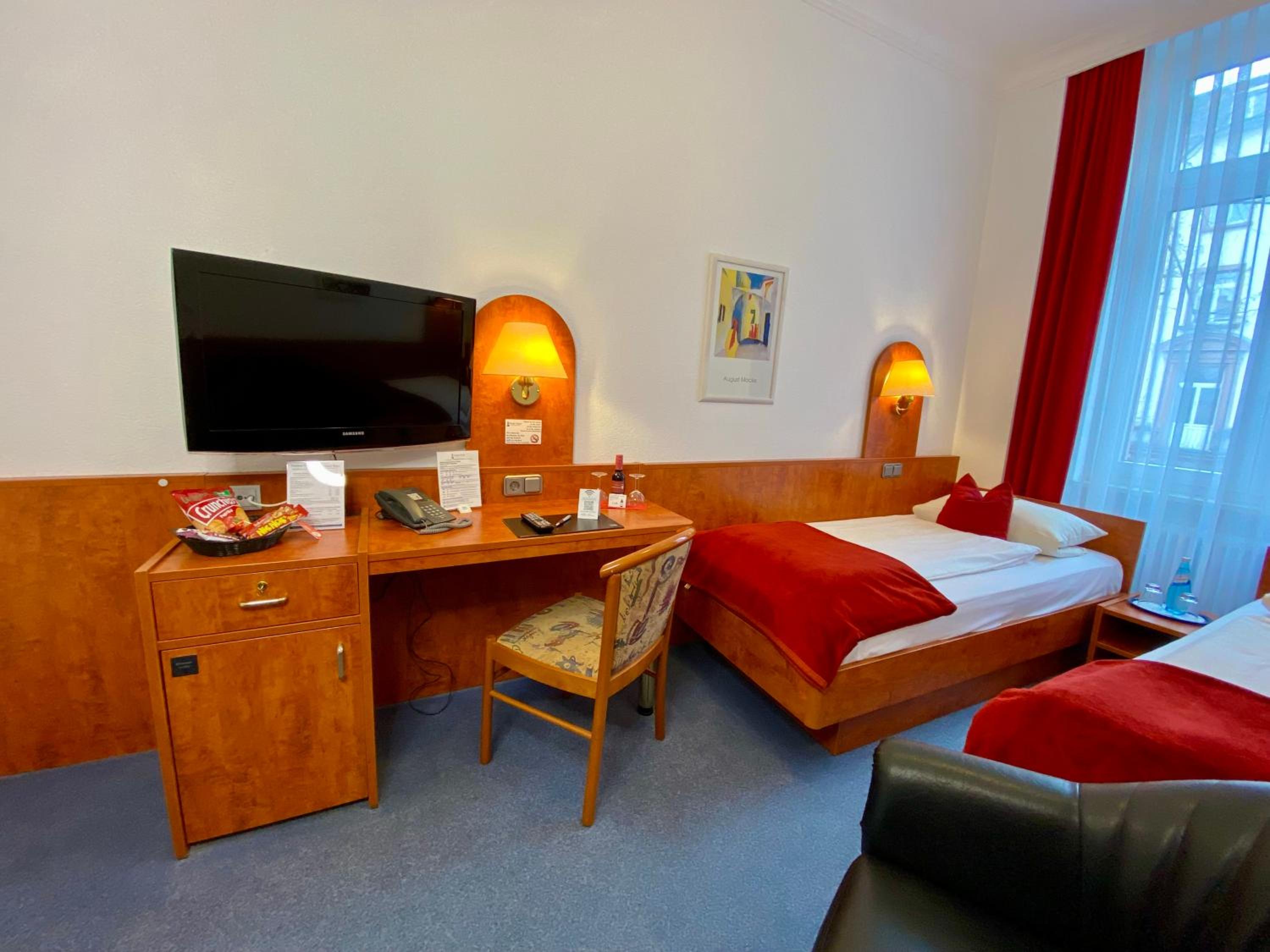 Economy Twin Room - Photo 11